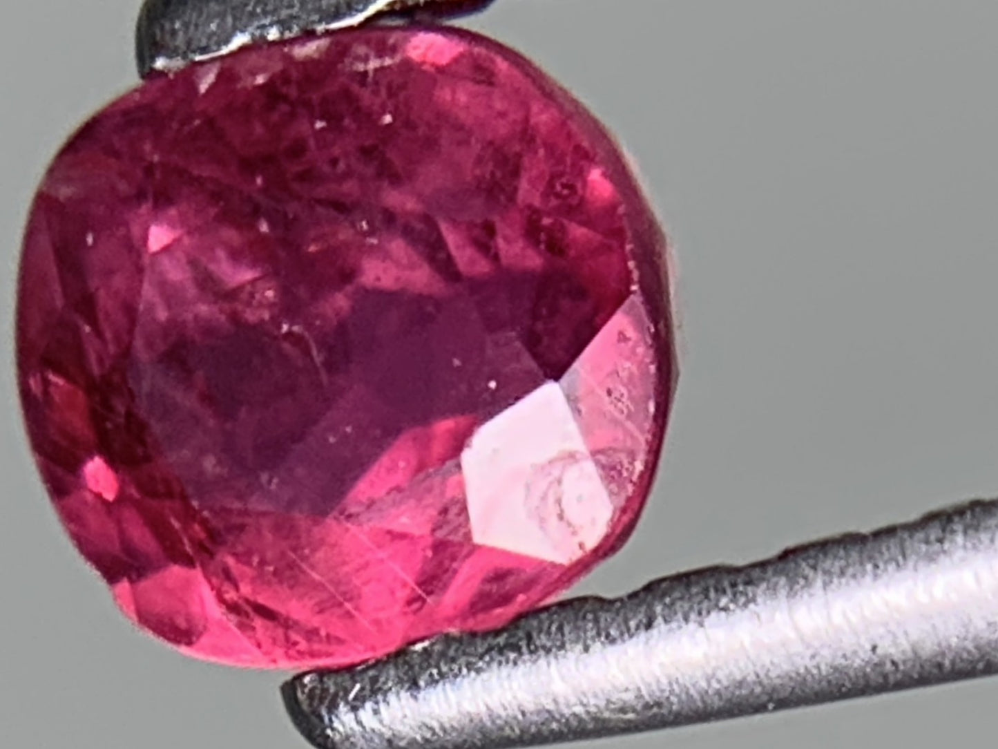 ルビー 天然 0.534ct 宝石ソーティング付き 4.3㎜×3.8㎜×3.2㎜ ルース（ 裸石 ） 7730Y