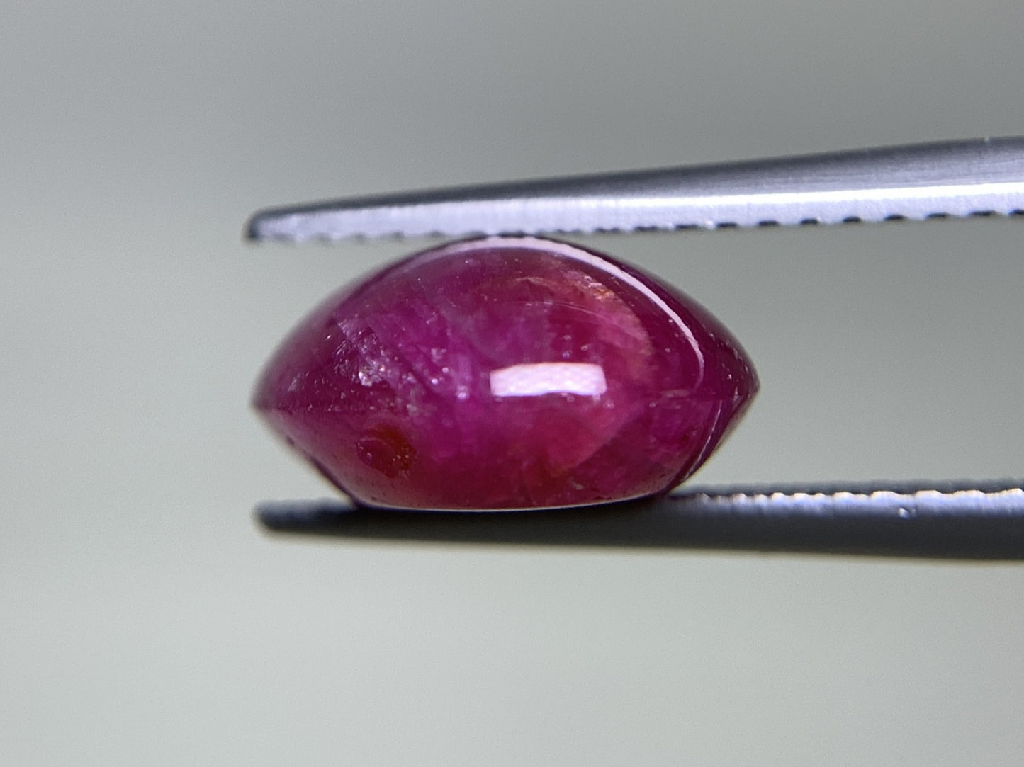 ルビー 天然 9.407ct 宝石ソーティング付き 14.4㎜×10.8㎜×5.7㎜ ルース（ 裸石 ） 6793Y