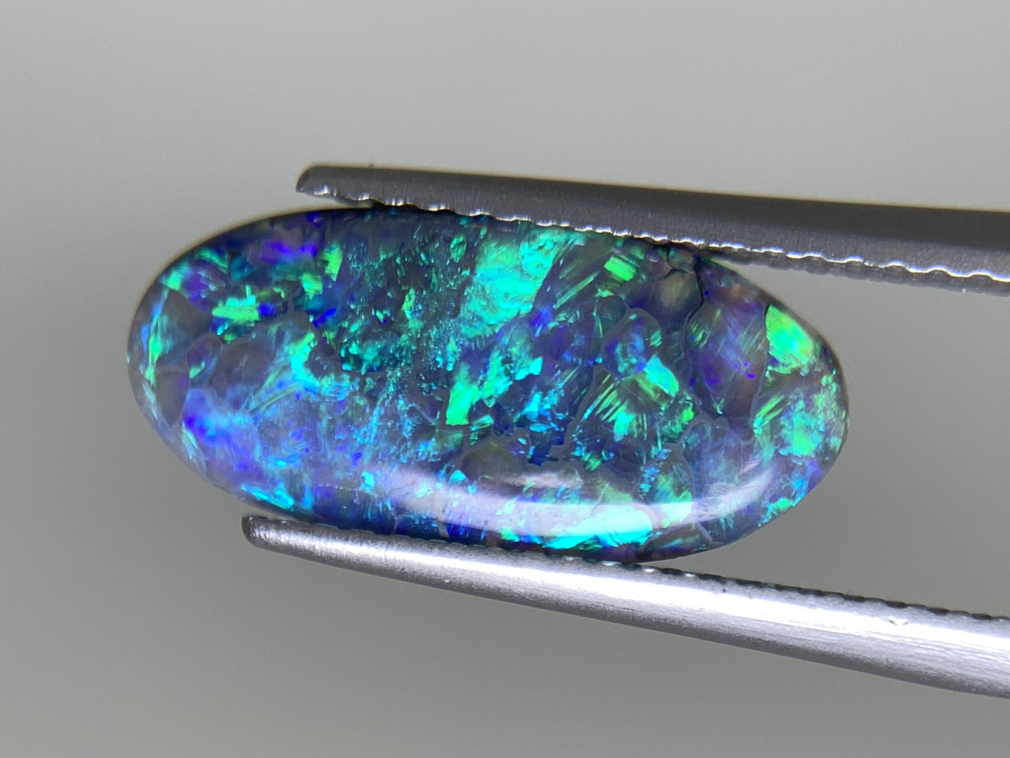 ブラックオパール 1.825ct  中央宝石ソーティング付き  16.2㎜×7.4㎜×2.4㎜  天然 ルース（ 裸石 ） 4907Y