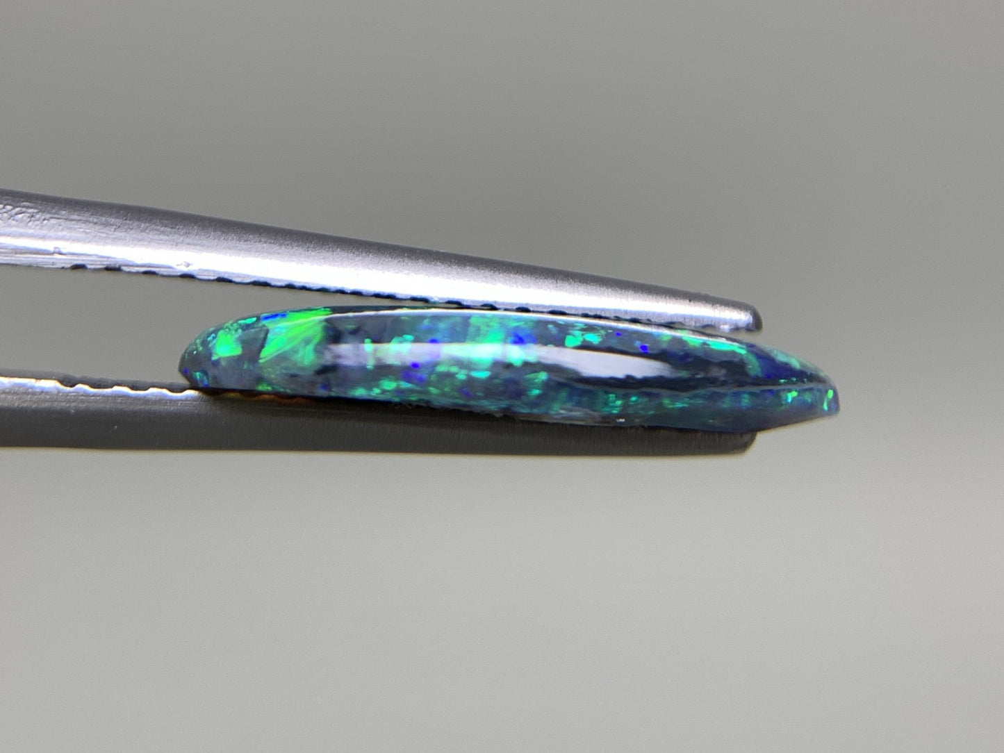 ブラックオパール 1.825ct  中央宝石ソーティング付き  16.2㎜×7.4㎜×2.4㎜  天然 ルース（ 裸石 ） 4907Y