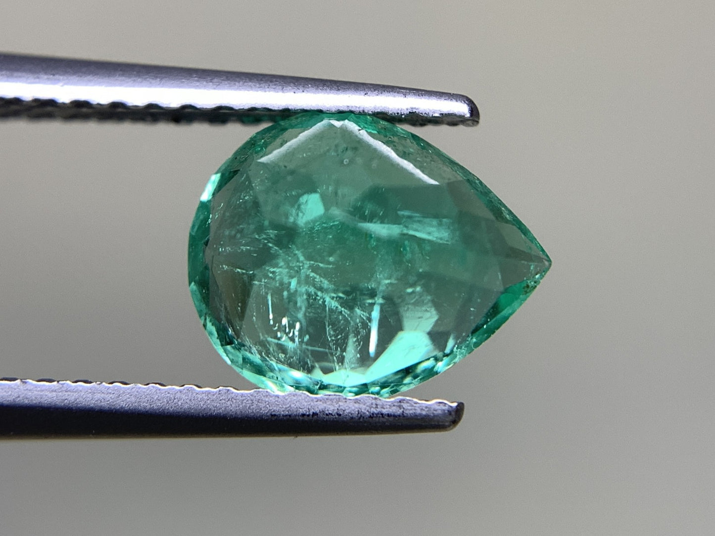エメラルド 1.575ct 宝石ソーティング付き  8.88㎜×7.29㎜×4.99㎜   ルース（ 裸石 ） 2246Y