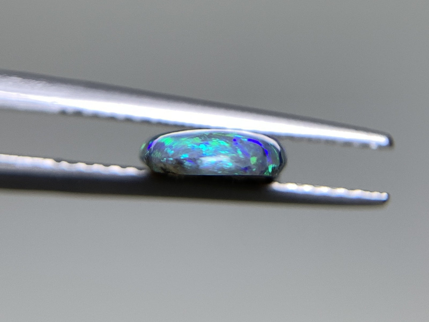 ブラックオパール 1.825ct  中央宝石ソーティング付き  16.2㎜×7.4㎜×2.4㎜  天然 ルース（ 裸石 ） 4907Y
