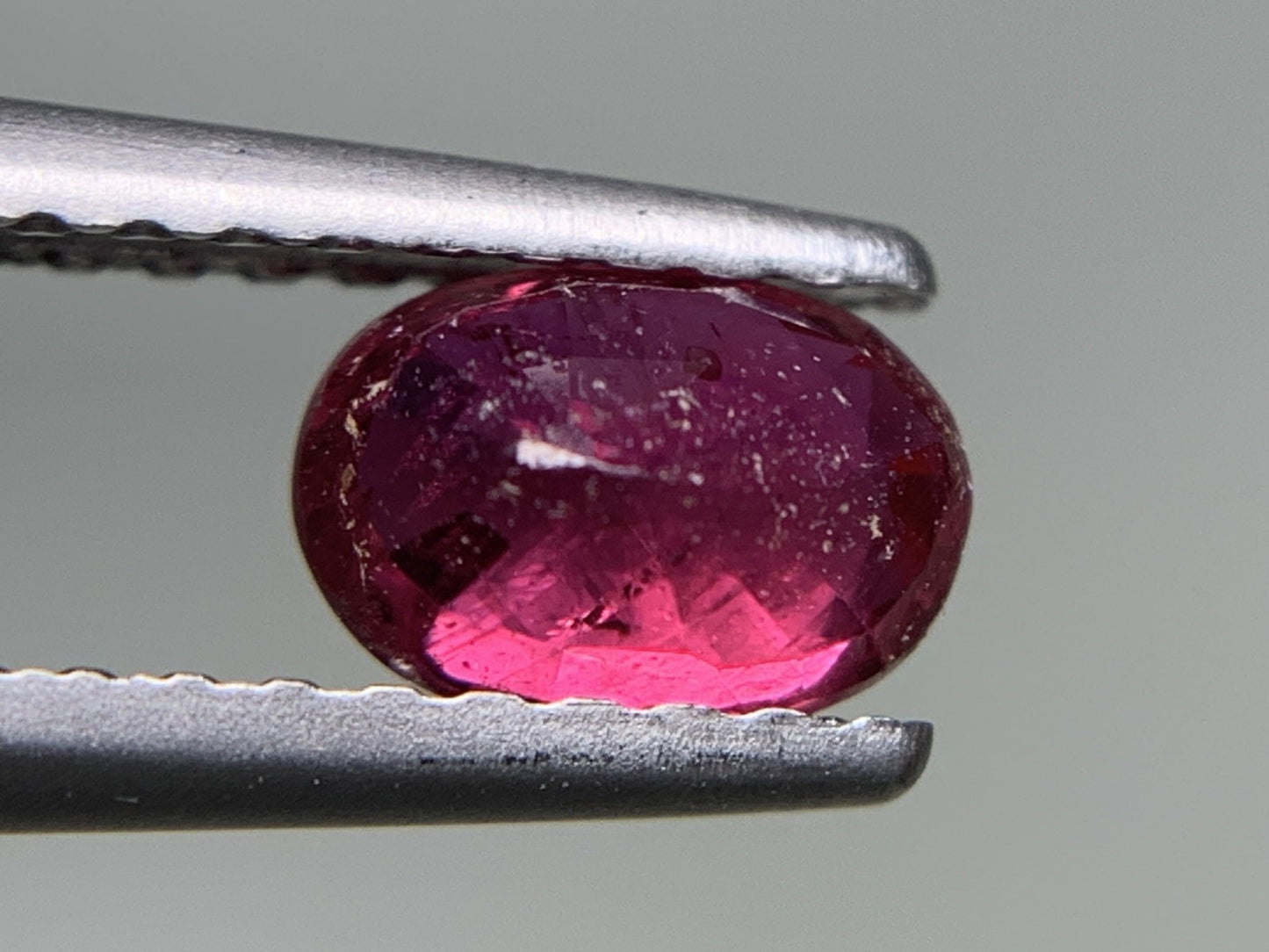 ルビー 天然 0.717ct 宝石ソーティング付き 5.9㎜×4.1㎜×3.0㎜ ルース（ 裸石 ） 7772Y