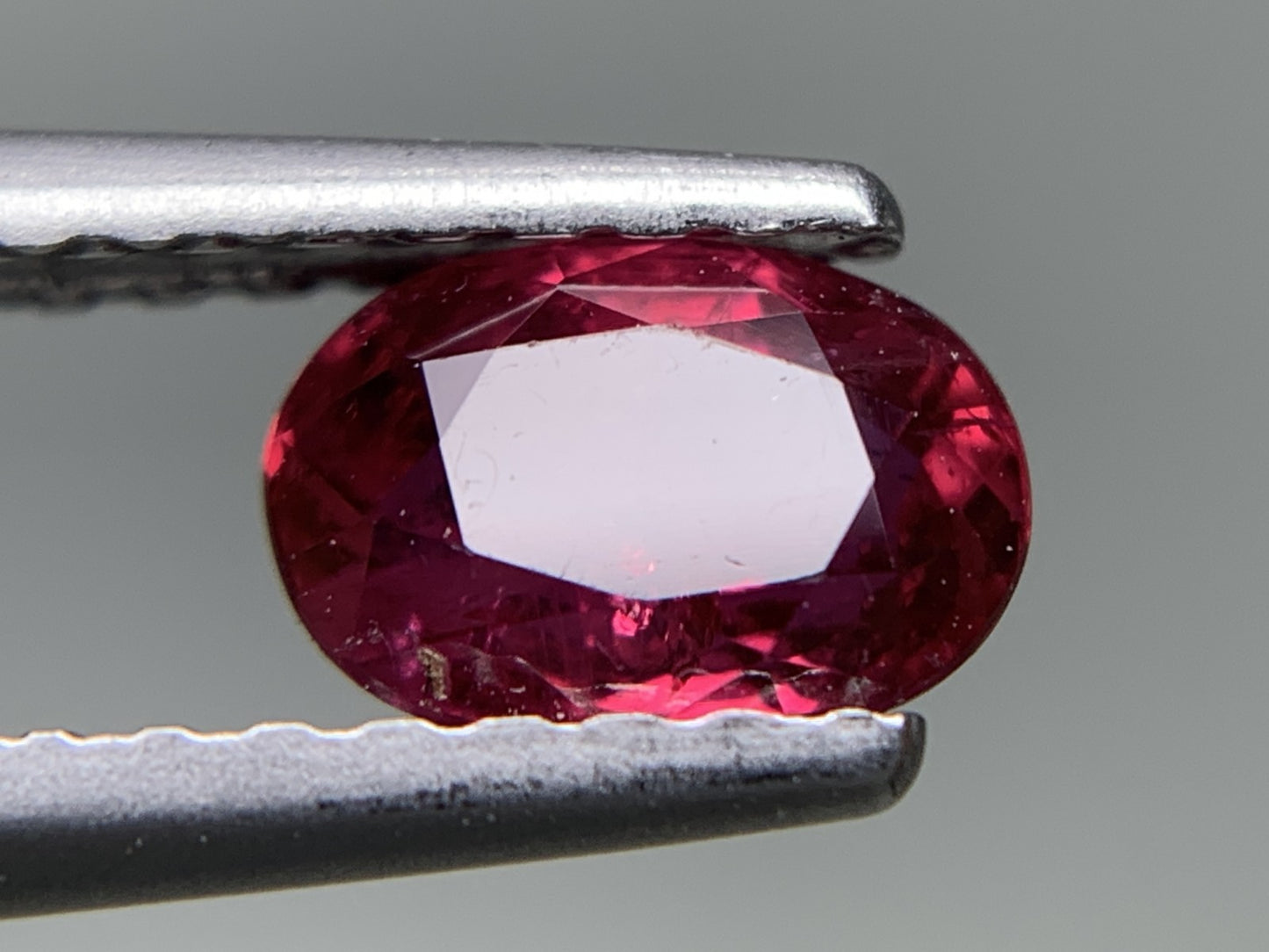 ルビー 天然 0.717ct 宝石ソーティング付き 5.9㎜×4.1㎜×3.0㎜ ルース（ 裸石 ） 7772Y