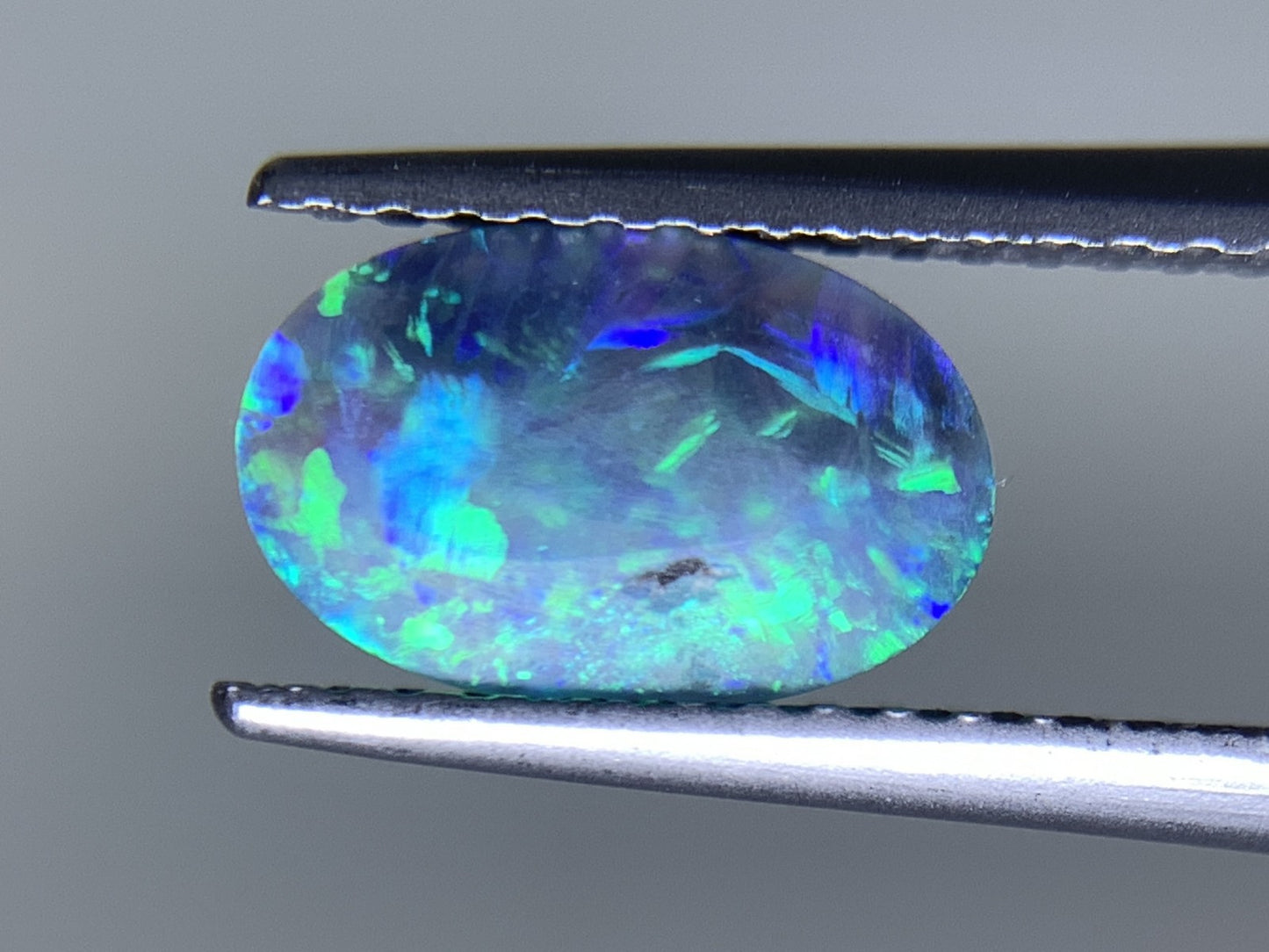 ブラックオパール 天然  0.927ct  宝石ソーティング付き  9.2㎜×6.0㎜×2.5㎜ ルース（ 裸石 ）  5758Y