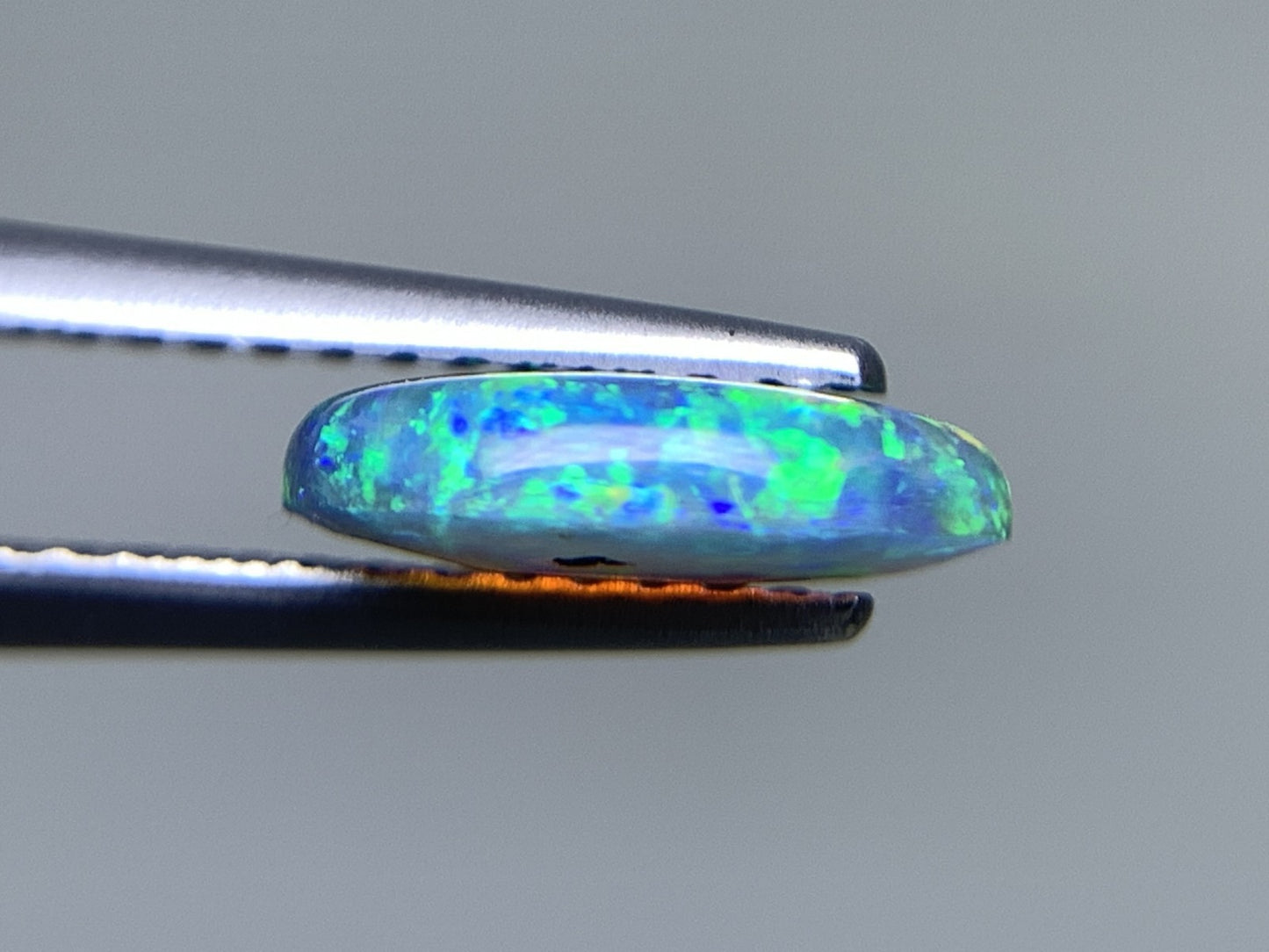 ブラックオパール 天然  0.927ct  宝石ソーティング付き  9.2㎜×6.0㎜×2.5㎜ ルース（ 裸石 ）  5758Y