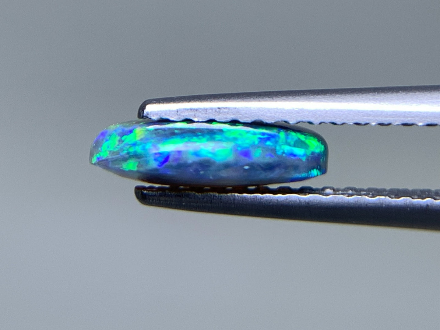 ブラックオパール 天然  0.927ct  宝石ソーティング付き  9.2㎜×6.0㎜×2.5㎜ ルース（ 裸石 ）  5758Y