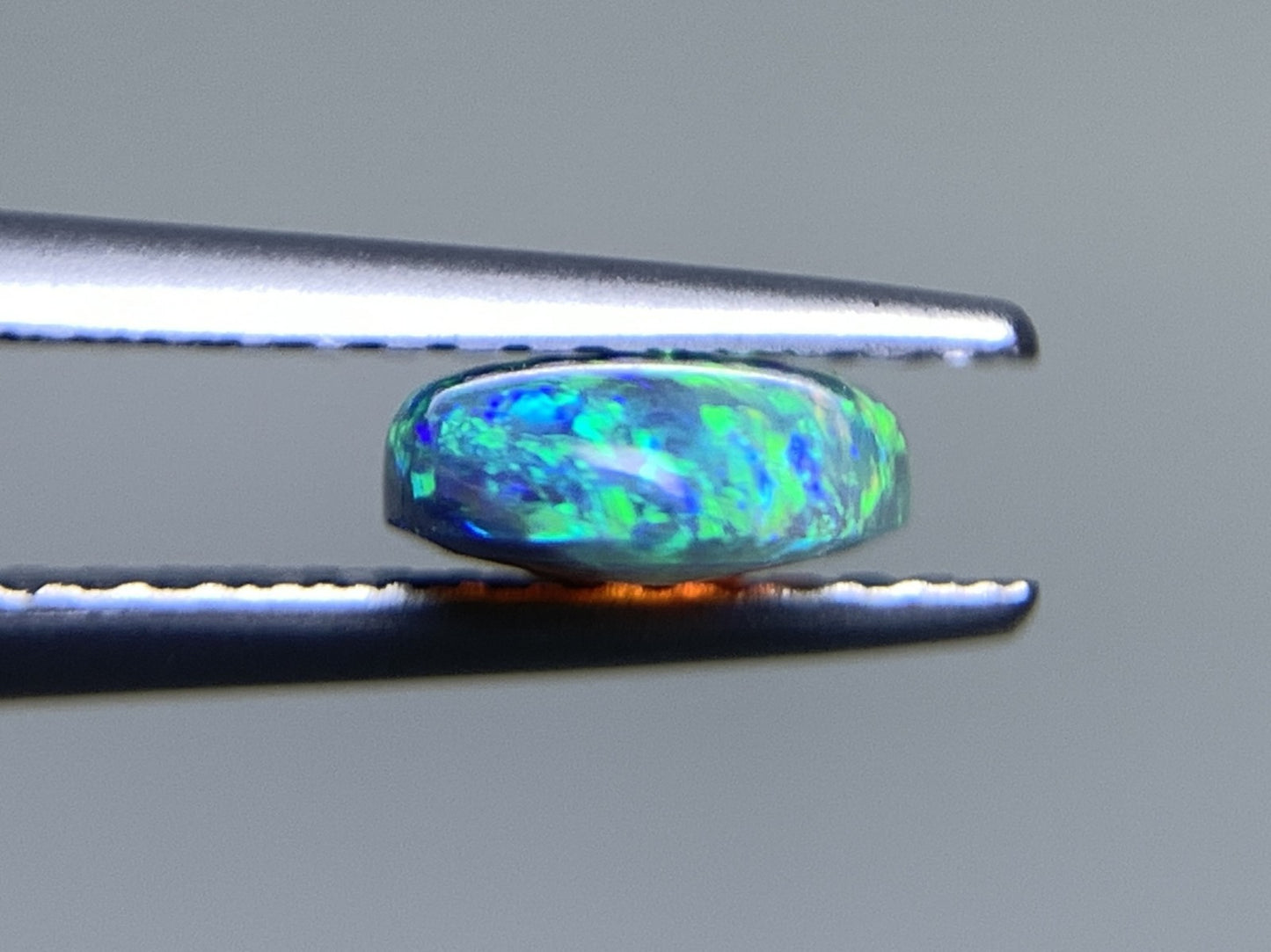 ブラックオパール 天然  0.927ct  宝石ソーティング付き  9.2㎜×6.0㎜×2.5㎜ ルース（ 裸石 ）  5758Y