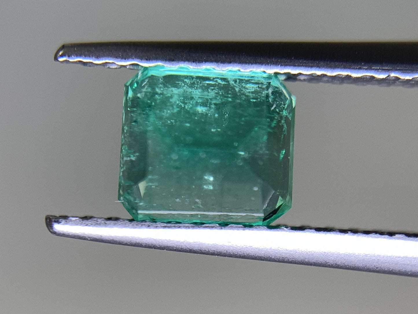 エメラルド 1.107ct 宝石ソーティング付き  6.11㎜×5.69㎜×4.31㎜   ルース（ 裸石 ） 2379Y