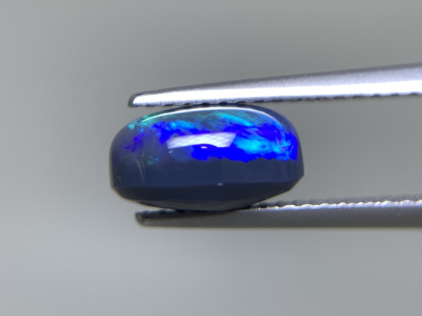 ブラックオパール 2.283ct  中央宝石ソーティング付き  9.6㎜×7.2㎜×5.0㎜  天然 ルース（ 裸石 ） 4904Y