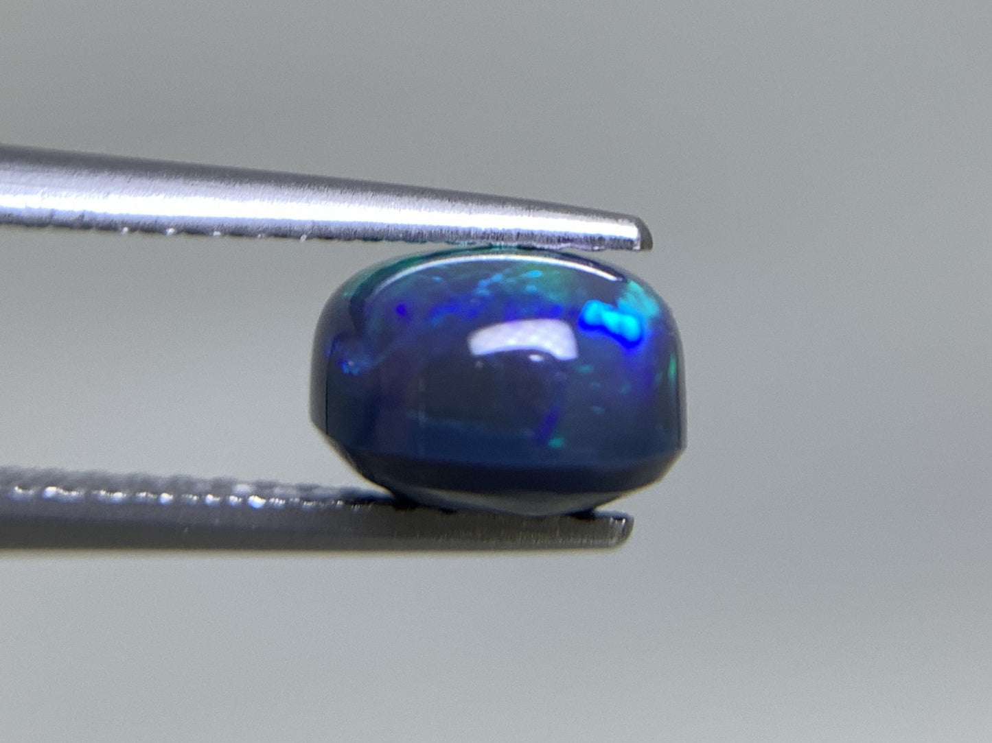 ブラックオパール 2.283ct  中央宝石ソーティング付き  9.6㎜×7.2㎜×5.0㎜  天然 ルース（ 裸石 ） 4904Y