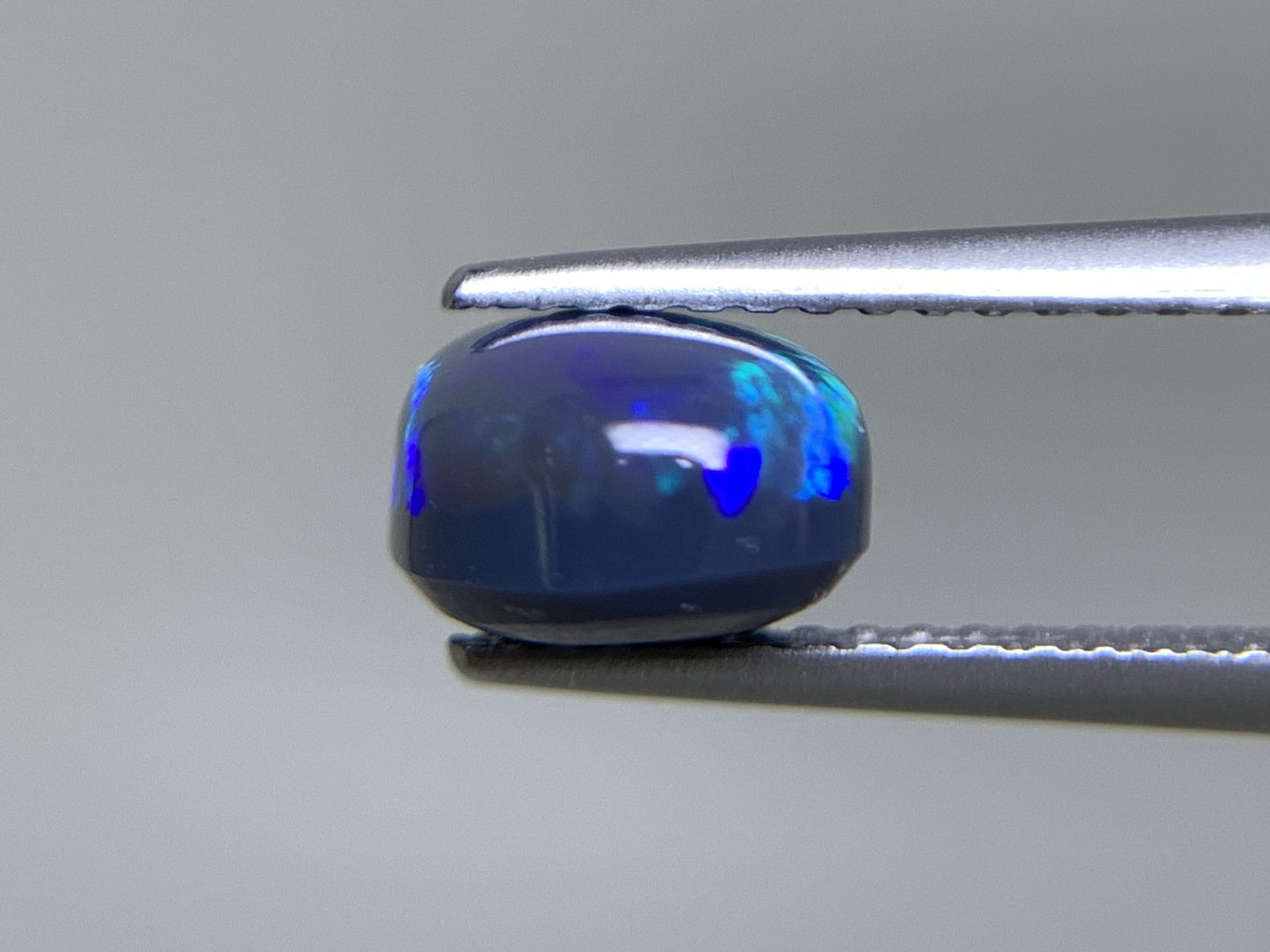ブラックオパール 2.283ct  中央宝石ソーティング付き  9.6㎜×7.2㎜×5.0㎜  天然 ルース（ 裸石 ） 4904Y
