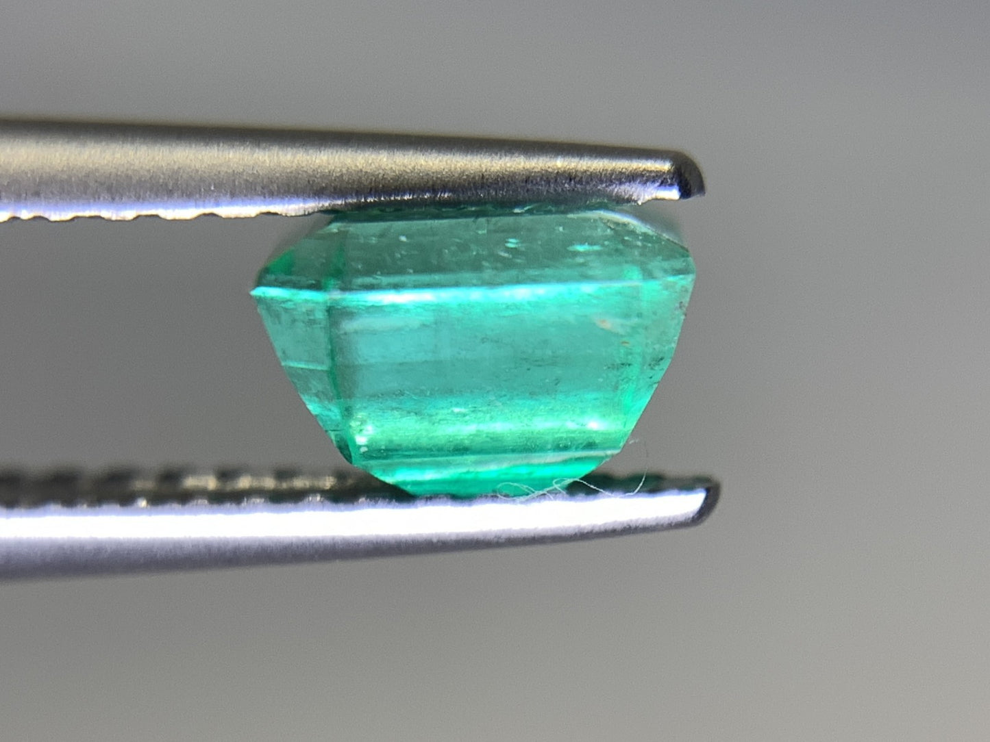 エメラルド 1.107ct 宝石ソーティング付き  6.11㎜×5.69㎜×4.31㎜   ルース（ 裸石 ） 2379Y