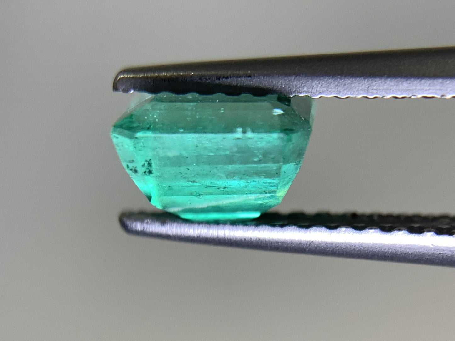 エメラルド 1.107ct 宝石ソーティング付き  6.11㎜×5.69㎜×4.31㎜   ルース（ 裸石 ） 2379Y
