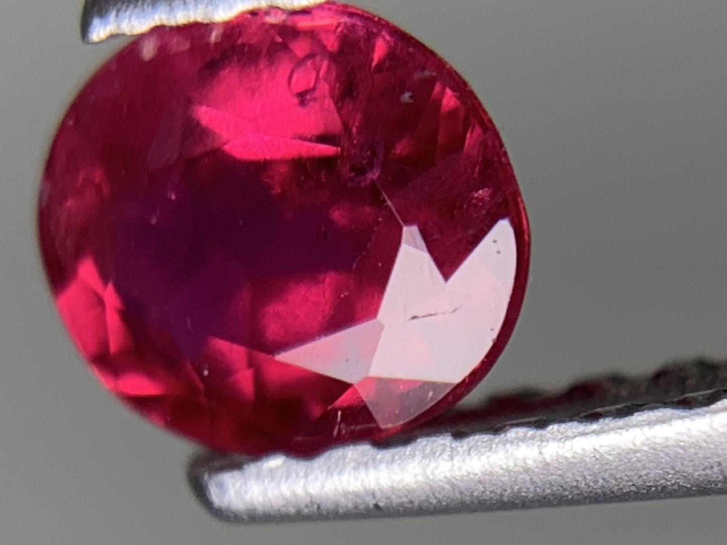 ルビー 天然 0.530ct 宝石ソーティング付き 5.0㎜×4.4㎜×2.6㎜ ルース（ 裸石 ） 7722Y