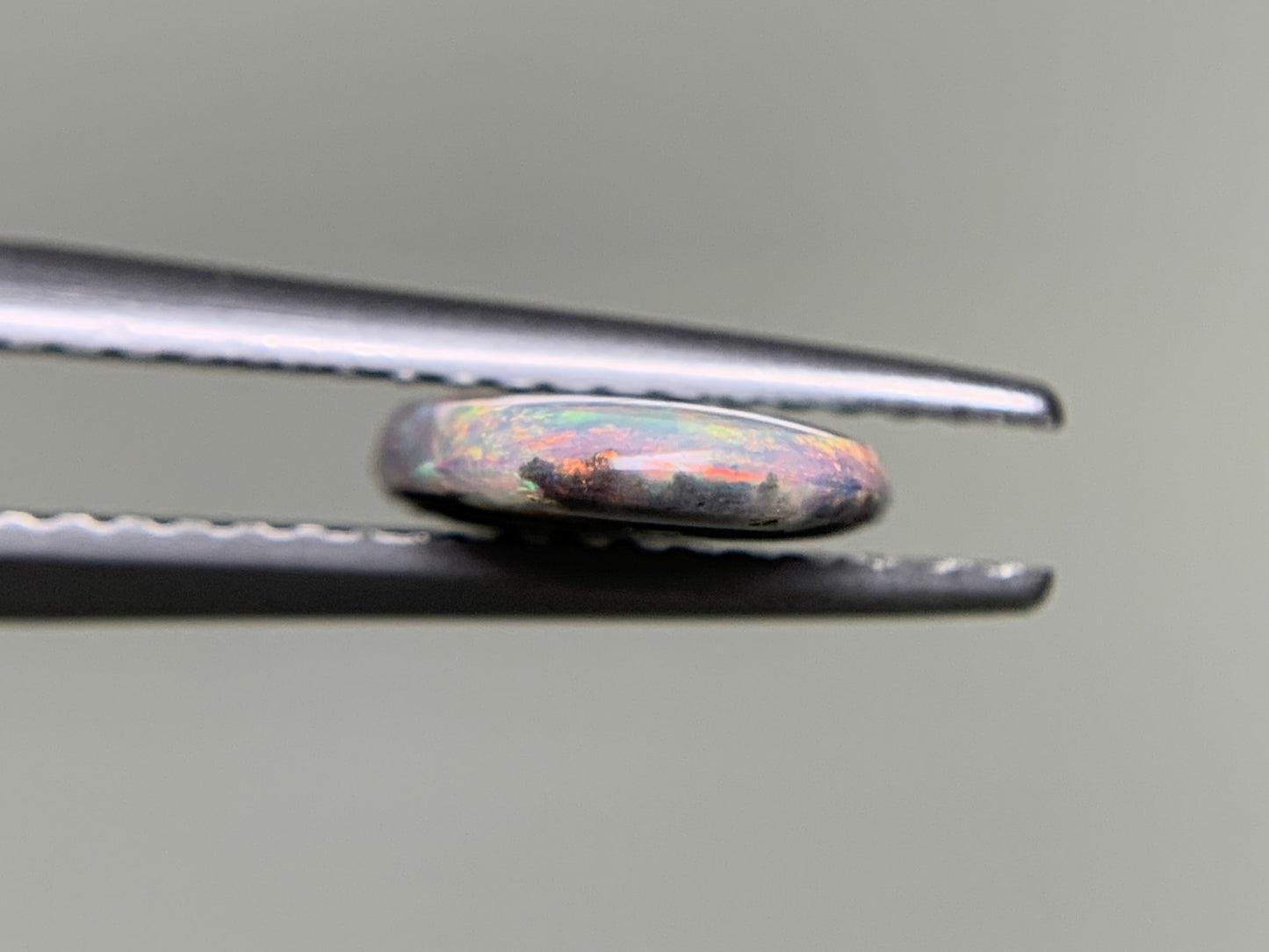 ブラックオパール 1.265ct 中央宝石ソーティング付き 11.4㎜×7.8㎜×2.2㎜ ルース（ 裸石 ） 4205Y