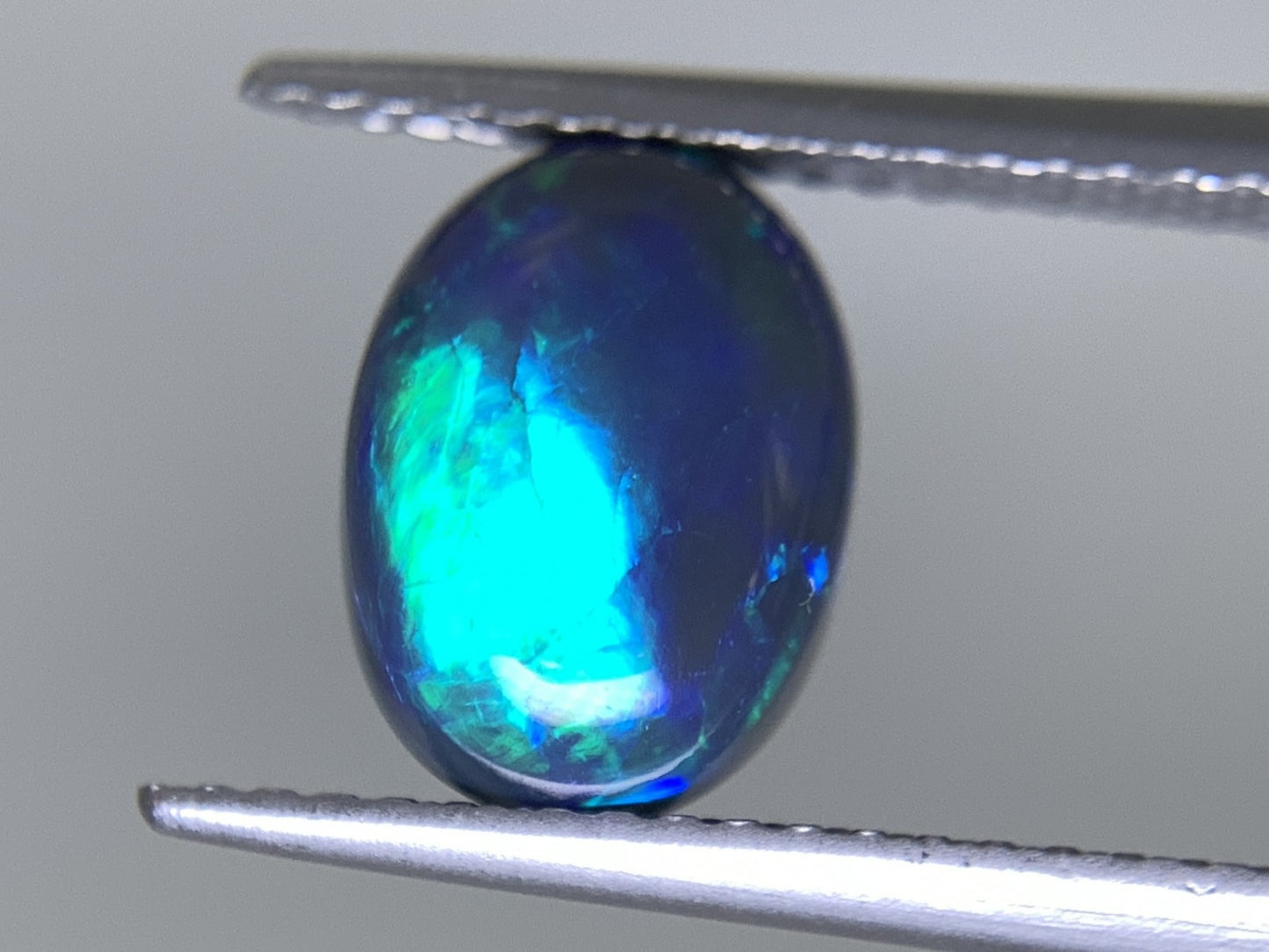 ブラックオパール 2.283ct  中央宝石ソーティング付き  9.6㎜×7.2㎜×5.0㎜  天然 ルース（ 裸石 ） 4904Y