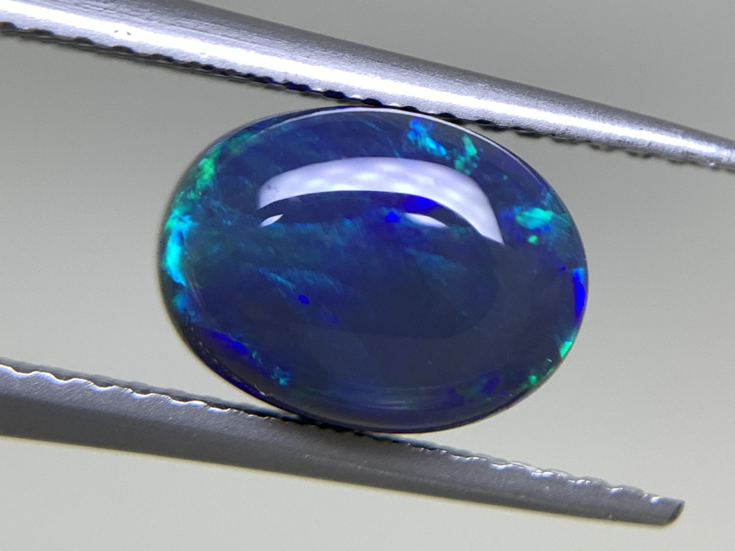 ブラックオパール 2.283ct  中央宝石ソーティング付き  9.6㎜×7.2㎜×5.0㎜  天然 ルース（ 裸石 ） 4904Y