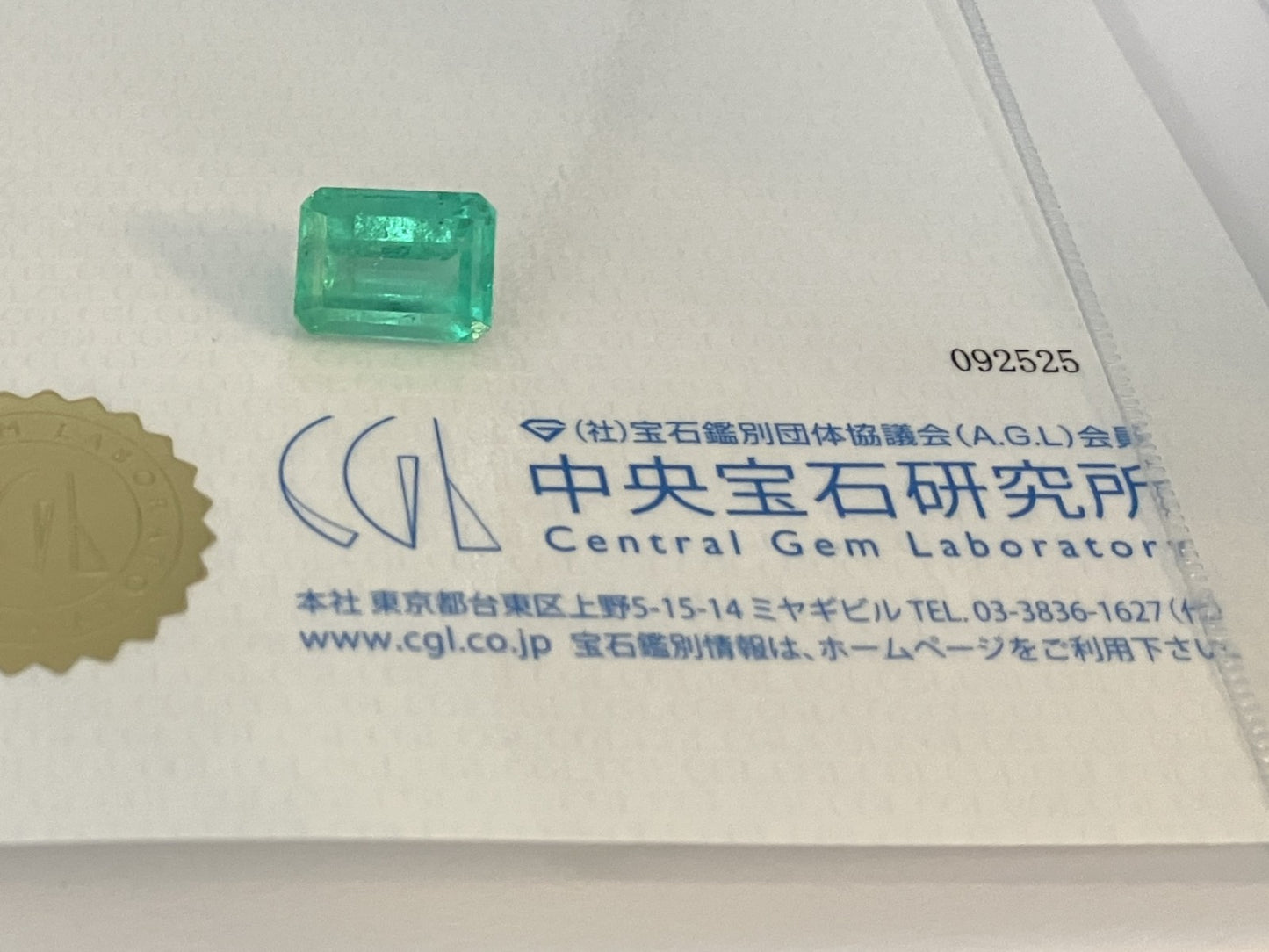 エメラルド 天然 7.423ct コロンビア 中央宝石鑑別書付き 12.72㎜×9.62㎜×7.74㎜ ルース（ 裸石 ） 6810YY