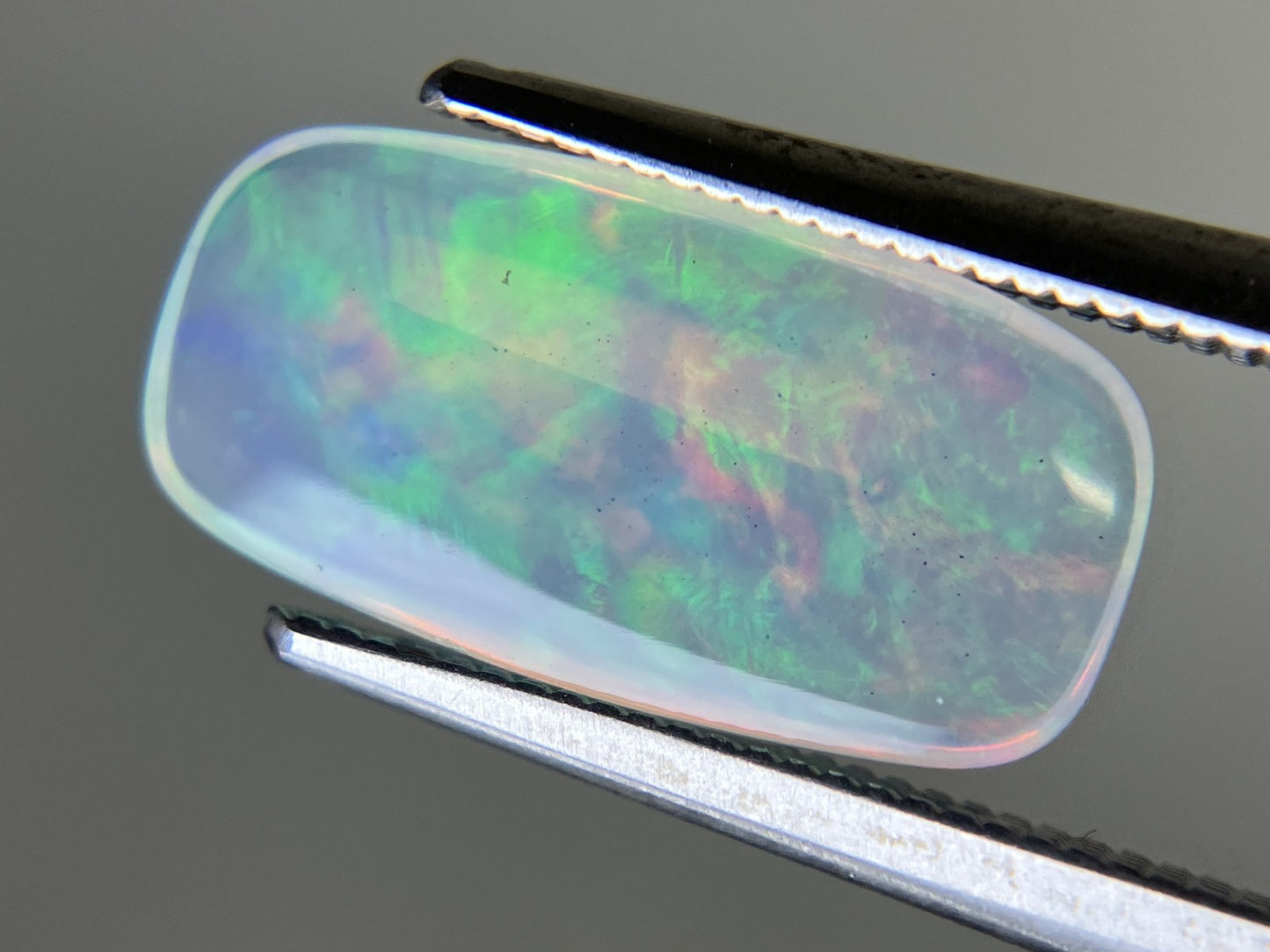 オパール 2.477ct 宝石ソーティング付き  15.2㎜×7.8㎜×3.6㎜  ルース（ 裸石 ） 3880YY
