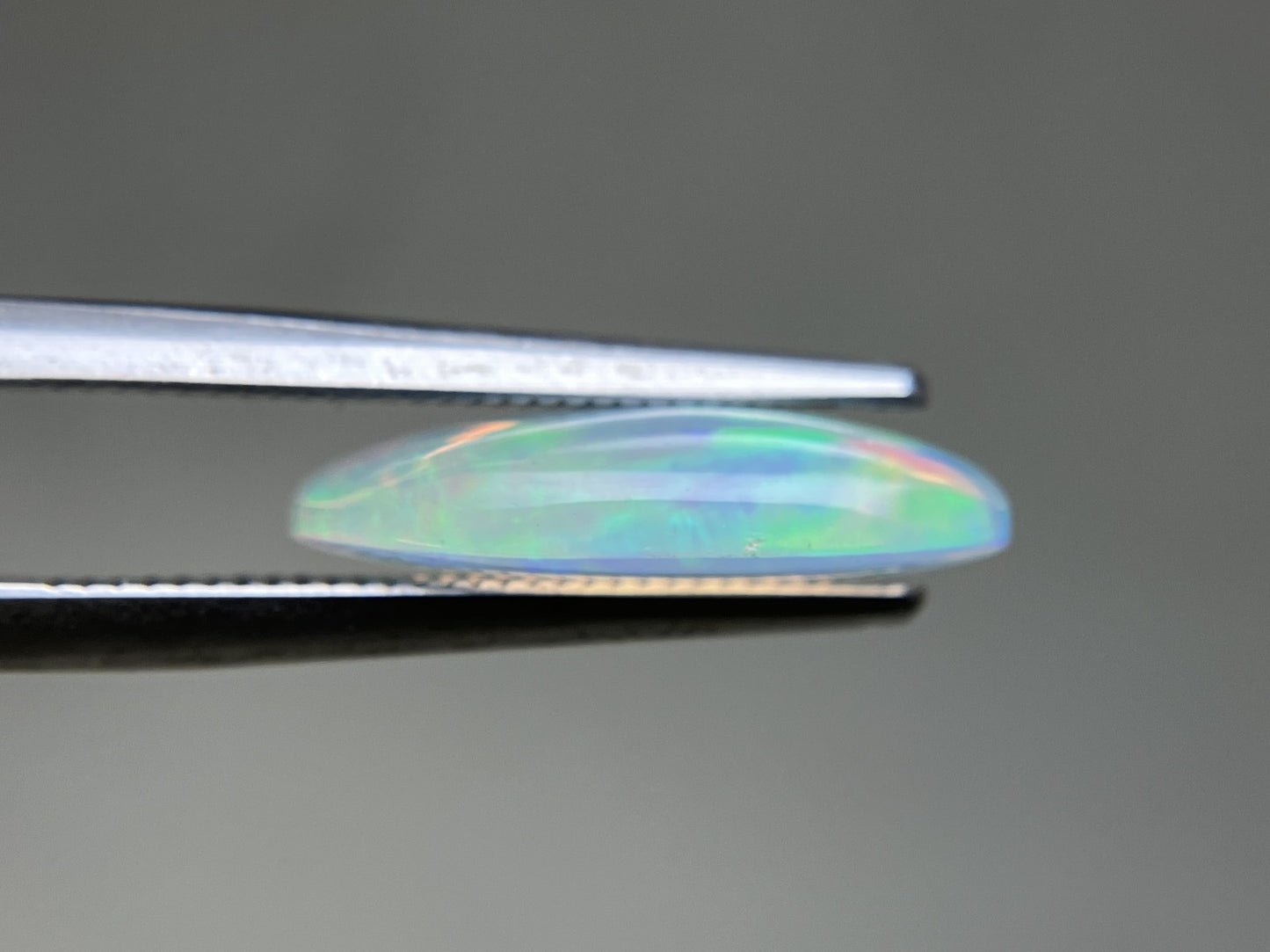 オパール 2.477ct 宝石ソーティング付き  15.2㎜×7.8㎜×3.6㎜  ルース（ 裸石 ） 3880YY