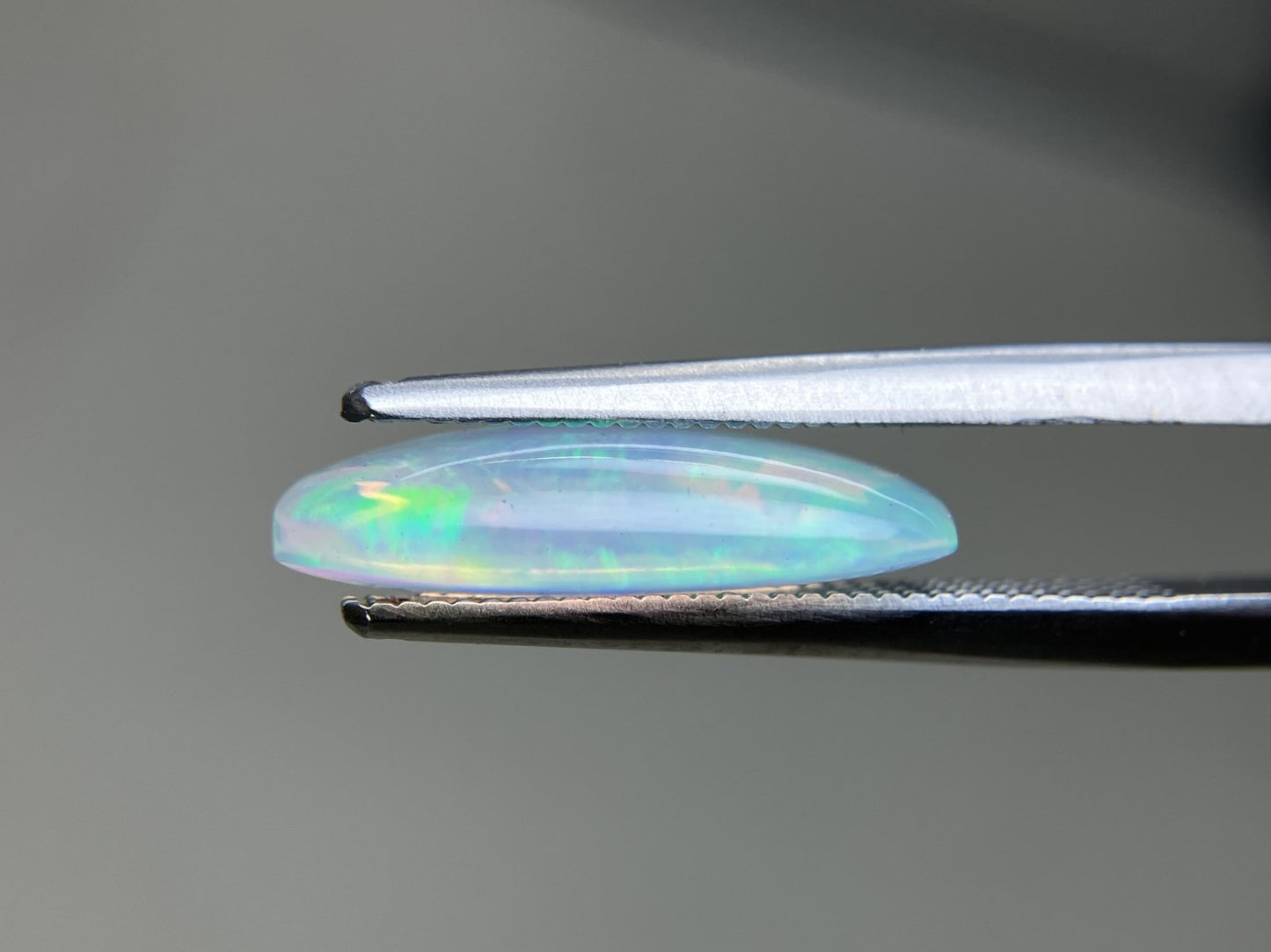 オパール 2.477ct 宝石ソーティング付き  15.2㎜×7.8㎜×3.6㎜  ルース（ 裸石 ） 3880YY