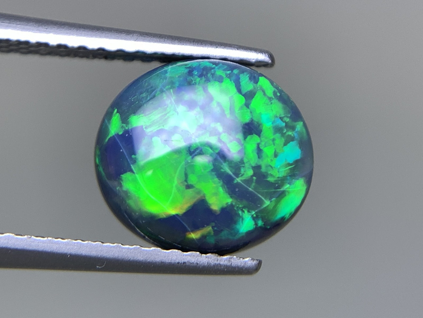 ブラックオパール 2.481ct  中央宝石ソーティング付き  9.9㎜×8.9㎜×4.7㎜  天然 ルース（ 裸石 ） 4906Y