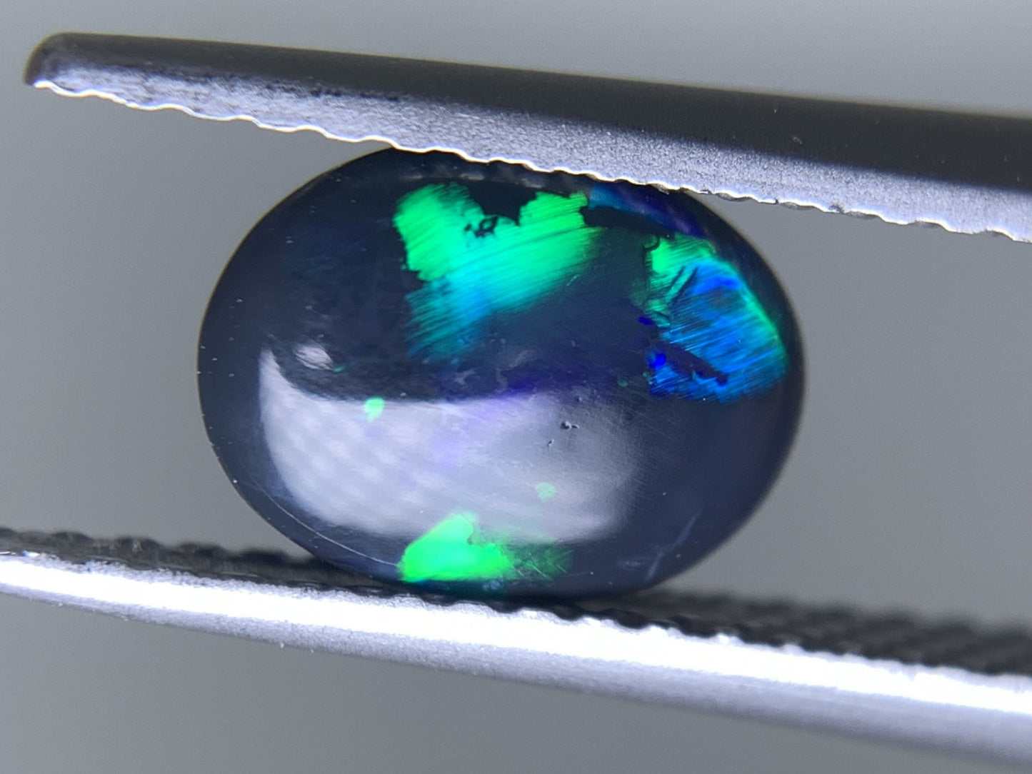 ブラックオパール 天然 0.772ct 宝石ソーティング付き 8.0㎜×6.2㎜×2.4㎜ ルース（ 裸石 ） 5893Y