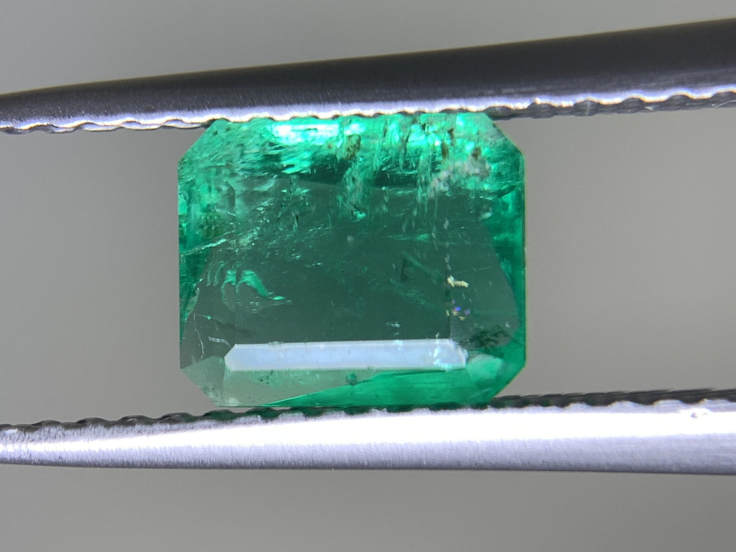 エメラルド 1.035ct 宝石ソーティング付き  7.06㎜×5.87㎜×3.42㎜   ルース（ 裸石 ） 2383Y