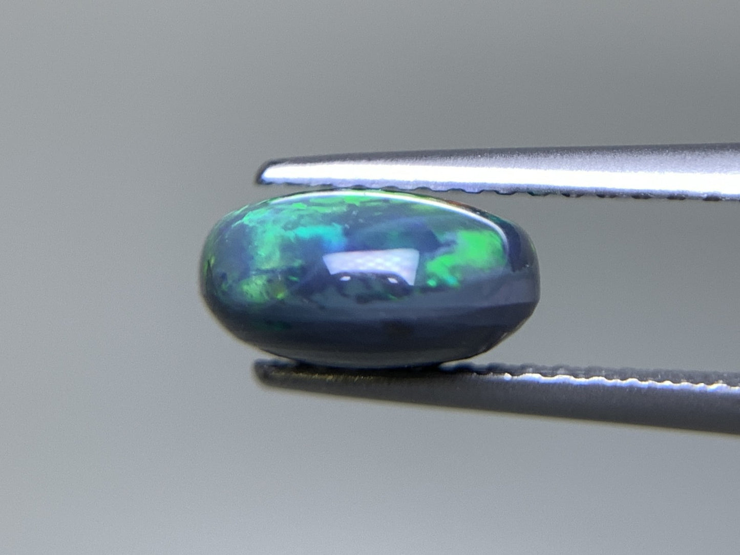 ブラックオパール 2.481ct  中央宝石ソーティング付き  9.9㎜×8.9㎜×4.7㎜  天然 ルース（ 裸石 ） 4906Y