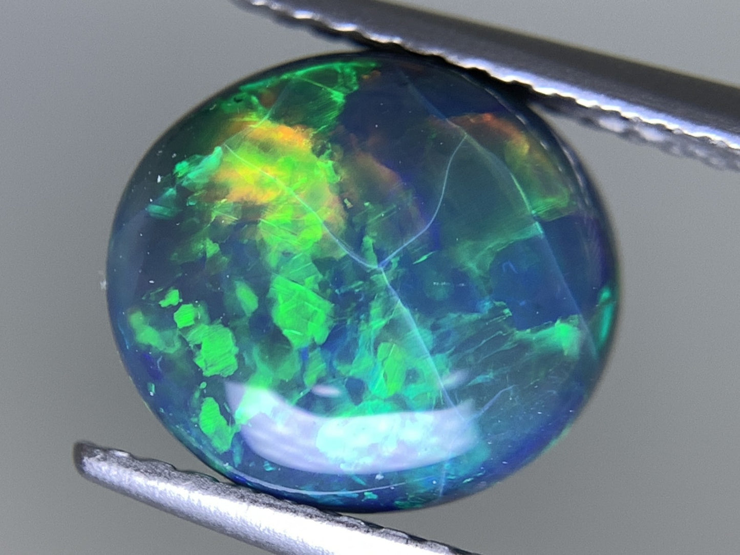 ブラックオパール 2.481ct  中央宝石ソーティング付き  9.9㎜×8.9㎜×4.7㎜  天然 ルース（ 裸石 ） 4906Y