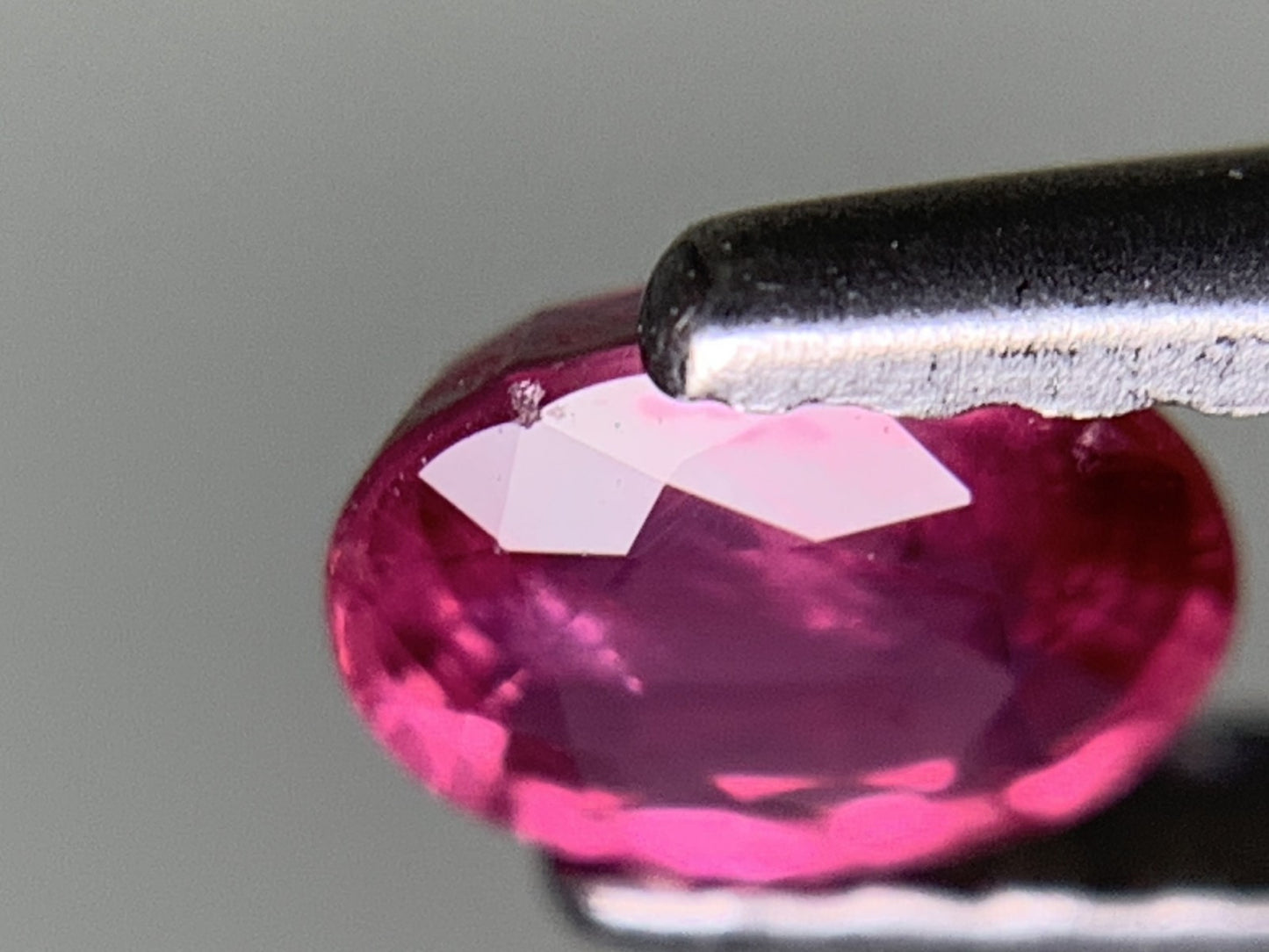 ルビー 天然 0.471ct 宝石ソーティング付き 5.0㎜×3.9㎜×2.4㎜ ルース（ 裸石 ） 7735Y