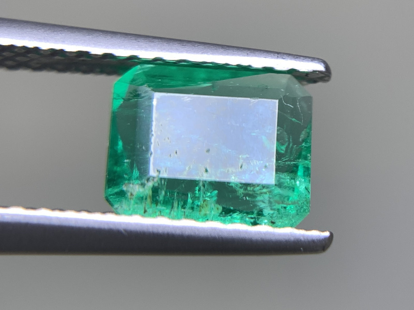 エメラルド 1.035ct 宝石ソーティング付き  7.06㎜×5.87㎜×3.42㎜   ルース（ 裸石 ） 2383Y