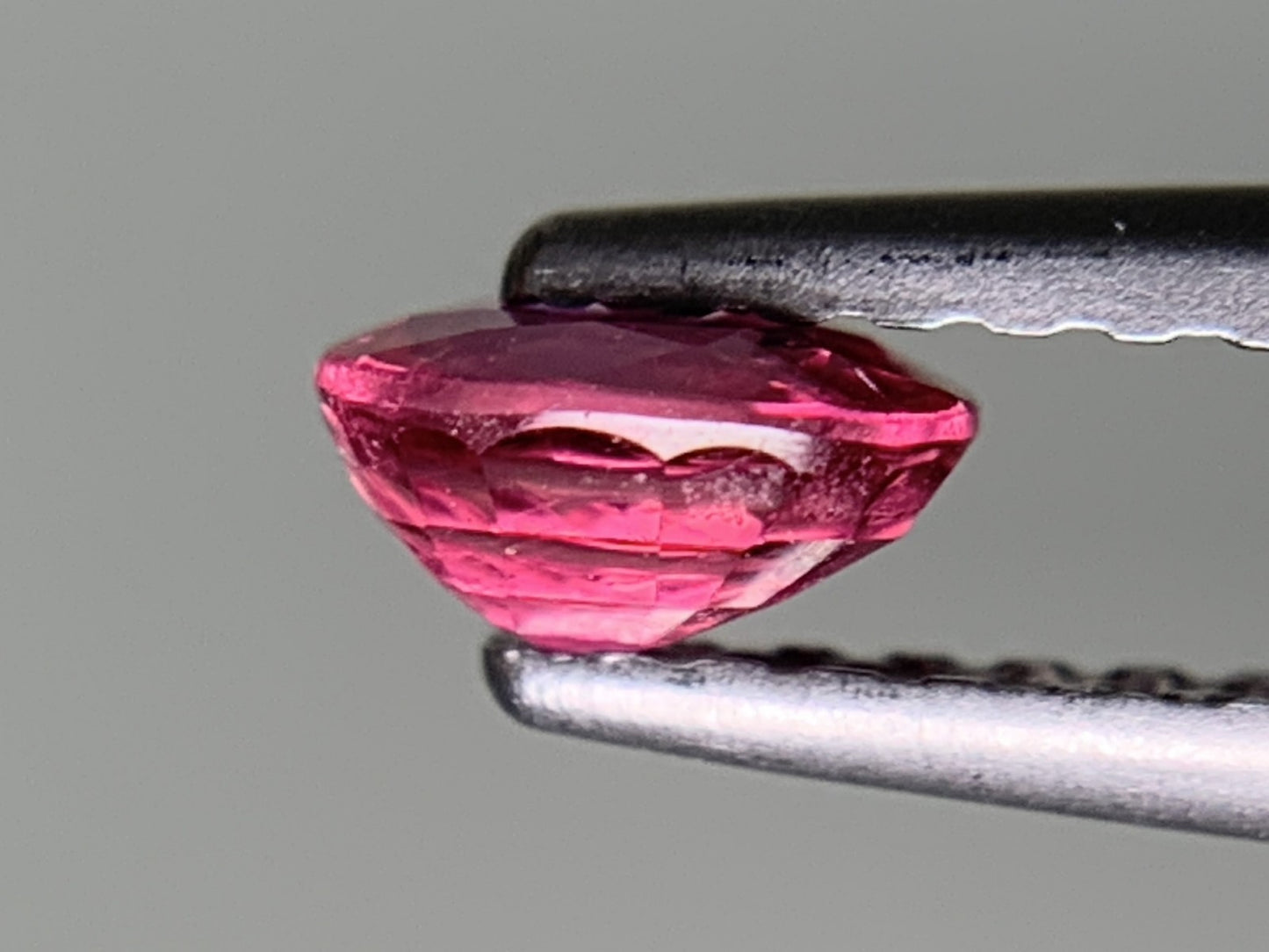 ルビー 天然 0.471ct 宝石ソーティング付き 5.0㎜×3.9㎜×2.4㎜ ルース（ 裸石 ） 7735Y