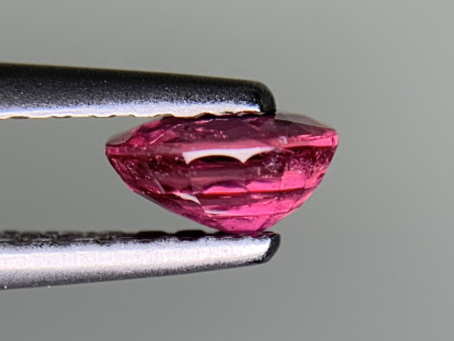 ルビー 天然 0.471ct 宝石ソーティング付き 5.0㎜×3.9㎜×2.4㎜ ルース（ 裸石 ） 7735Y