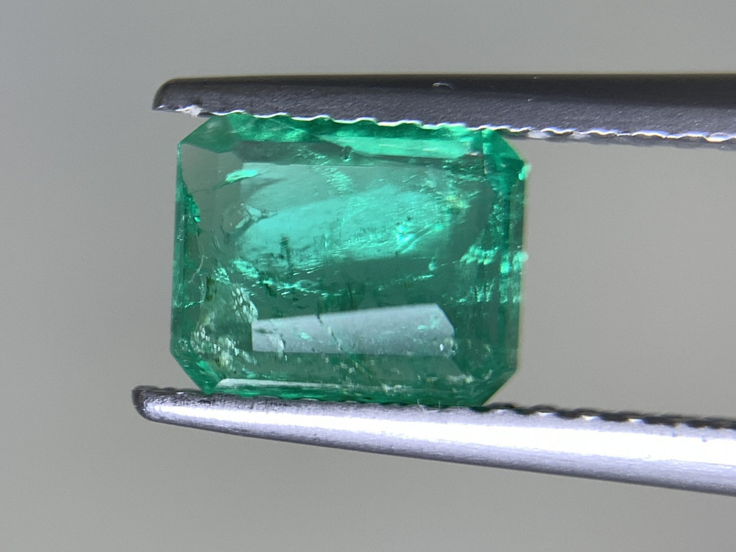 エメラルド 1.035ct 宝石ソーティング付き  7.06㎜×5.87㎜×3.42㎜   ルース（ 裸石 ） 2383Y