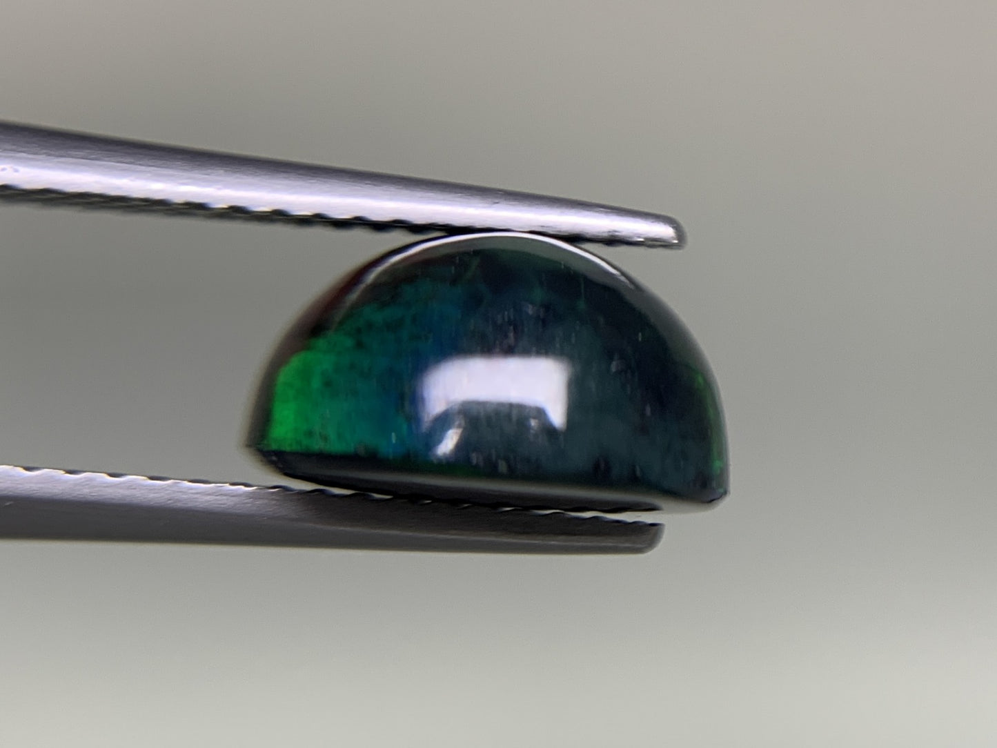 ブラックオパール(黒色化) 3.165ct 宝石ソーティング付き  10.4㎜×10.3㎜×5.9㎜  ルース（ 裸石 ） 3408Y