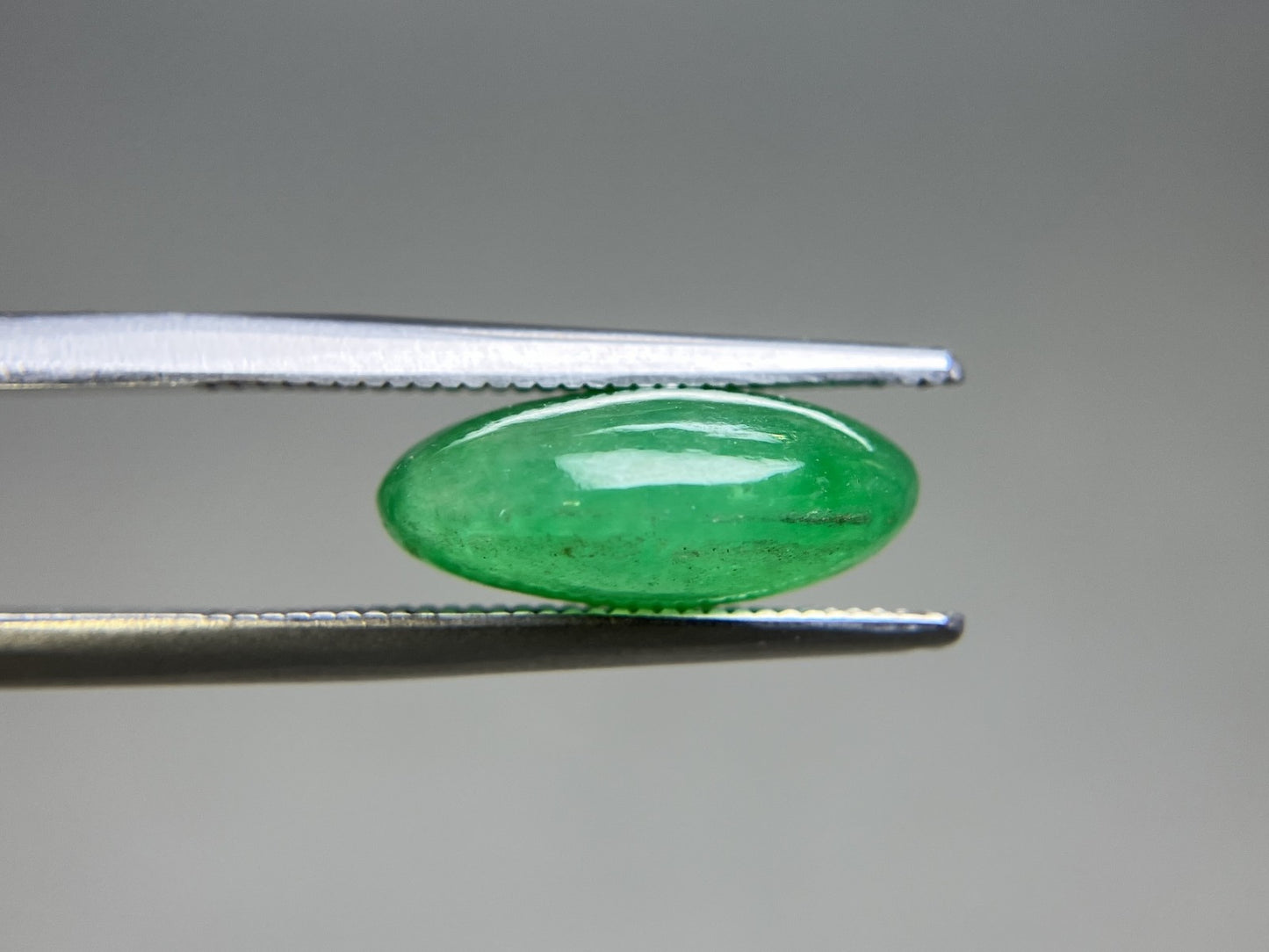ひすい（ヒスイ 翡翠） 天然 6.946ct 宝石ソーティング付き 13.5㎜×10.4㎜×5.4㎜ ルース（ 裸石 ） 6843YY
