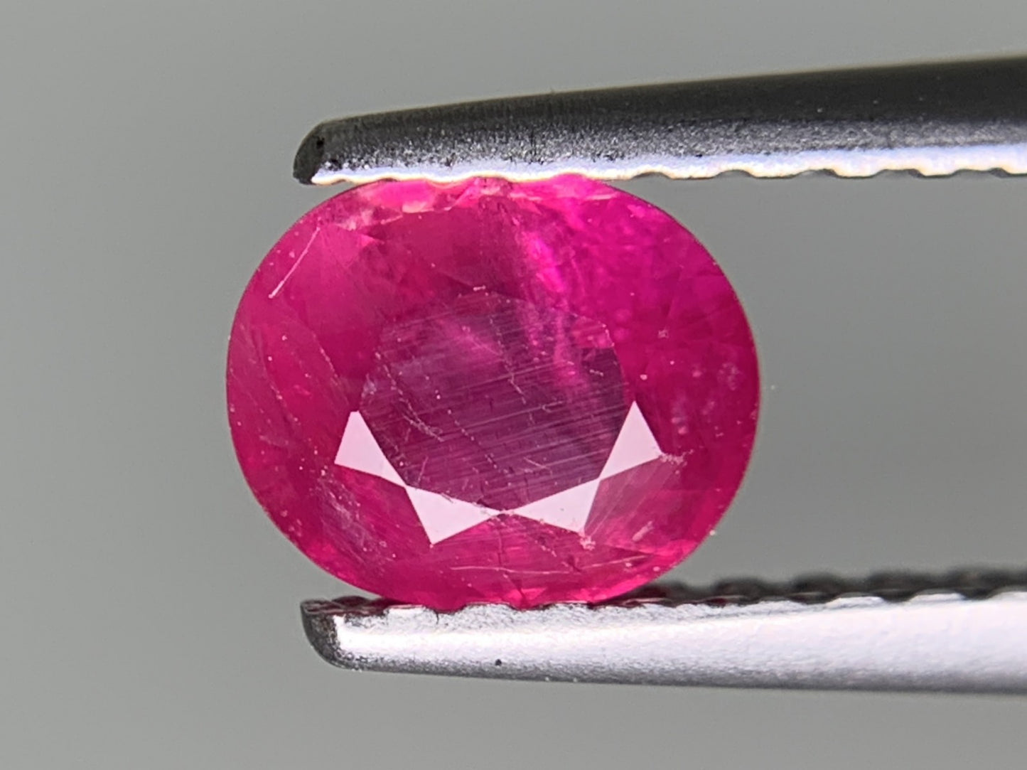 ルビー 天然 0.731ct 宝石ソーティング付き 5.5㎜×4.7㎜×3.0㎜ ルース（ 裸石 ） 7757Y
