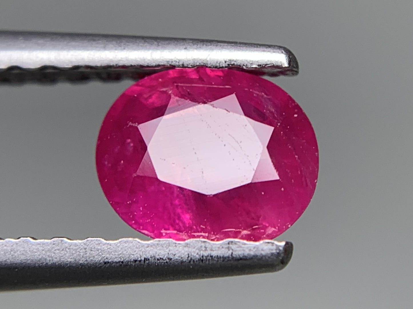 ルビー 天然 0.731ct 宝石ソーティング付き 5.5㎜×4.7㎜×3.0㎜ ルース（ 裸石 ） 7757Y