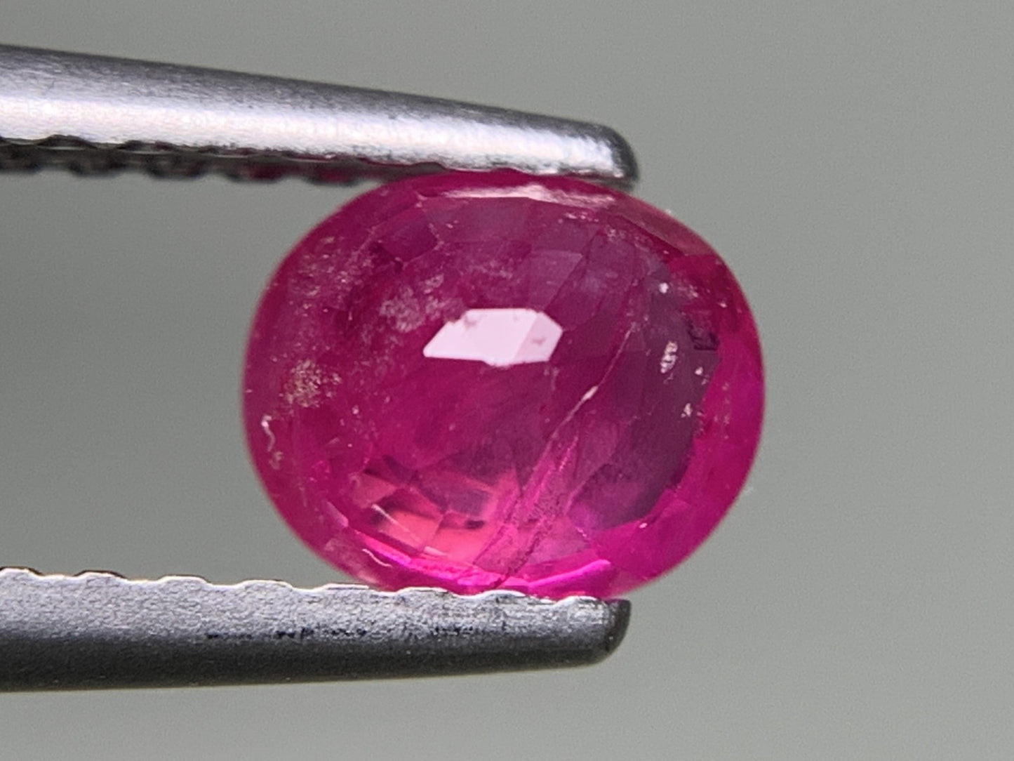 ルビー 天然 0.731ct 宝石ソーティング付き 5.5㎜×4.7㎜×3.0㎜ ルース（ 裸石 ） 7757Y