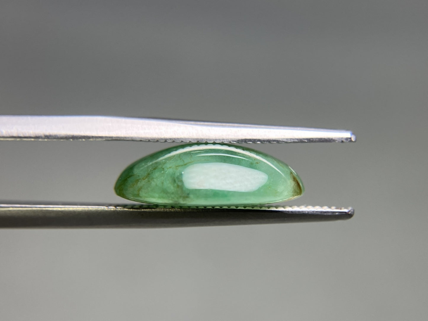 ひすい（ヒスイ 翡翠） 天然 6.373ct 宝石ソーティング付き 14.4㎜×10.4㎜×4.7㎜ ルース（ 裸石 ） 6813YY