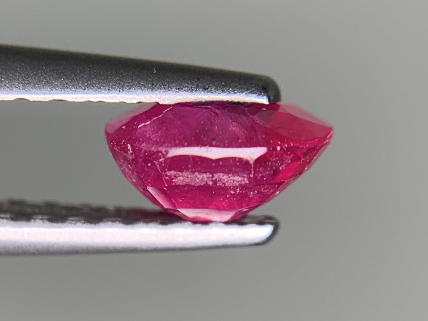 ルビー 天然 0.731ct 宝石ソーティング付き 5.5㎜×4.7㎜×3.0㎜ ルース（ 裸石 ） 7757Y