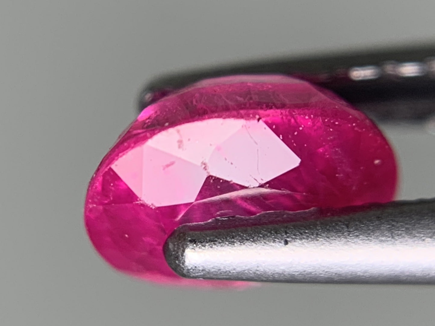 ルビー 天然 0.731ct 宝石ソーティング付き 5.5㎜×4.7㎜×3.0㎜ ルース（ 裸石 ） 7757Y