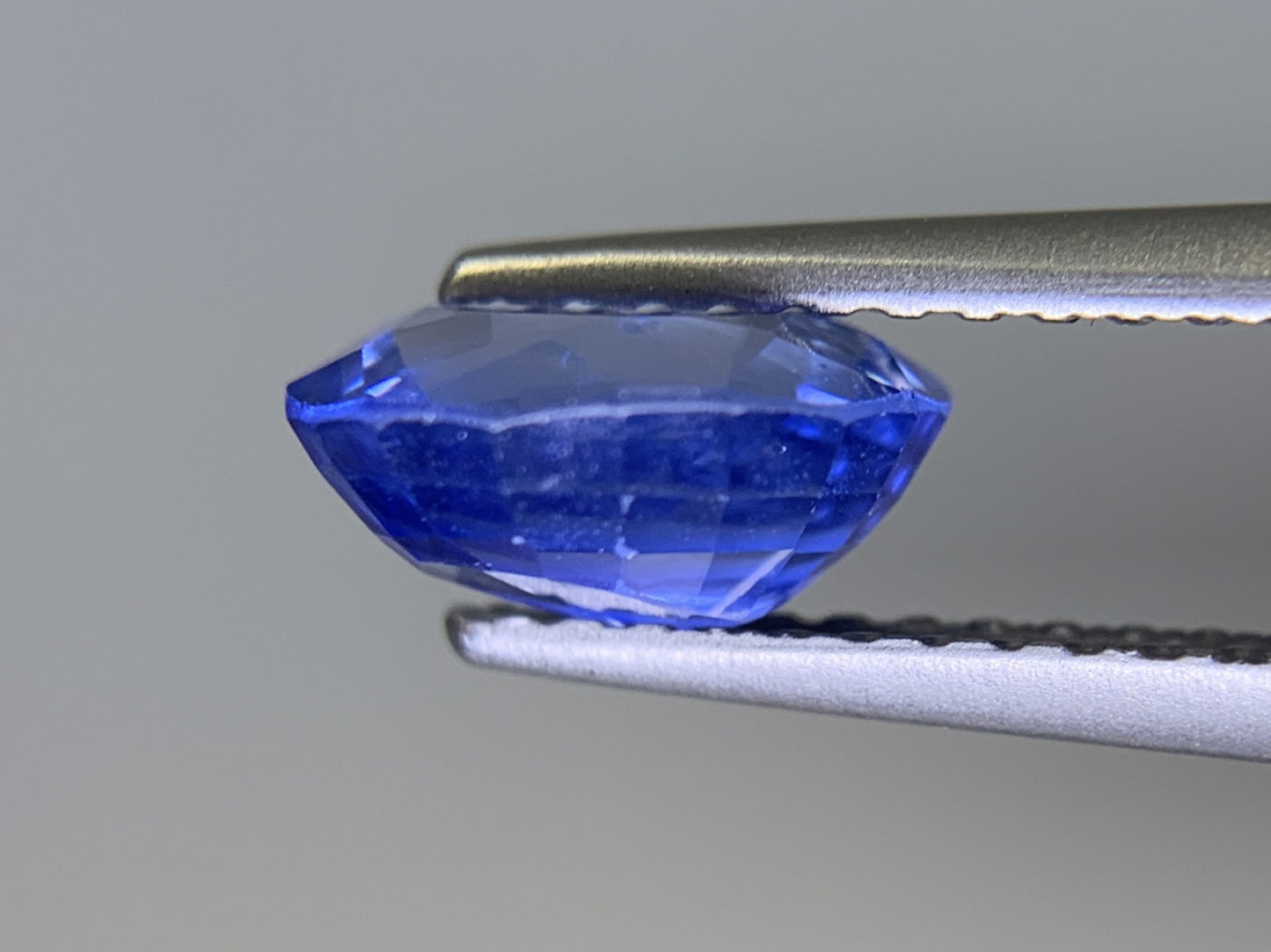 サファイア 1.751ct  宝石ソーティング付き  7.7㎜×6.1㎜×3.8㎜  ルース（ 裸石 ） 1742Y