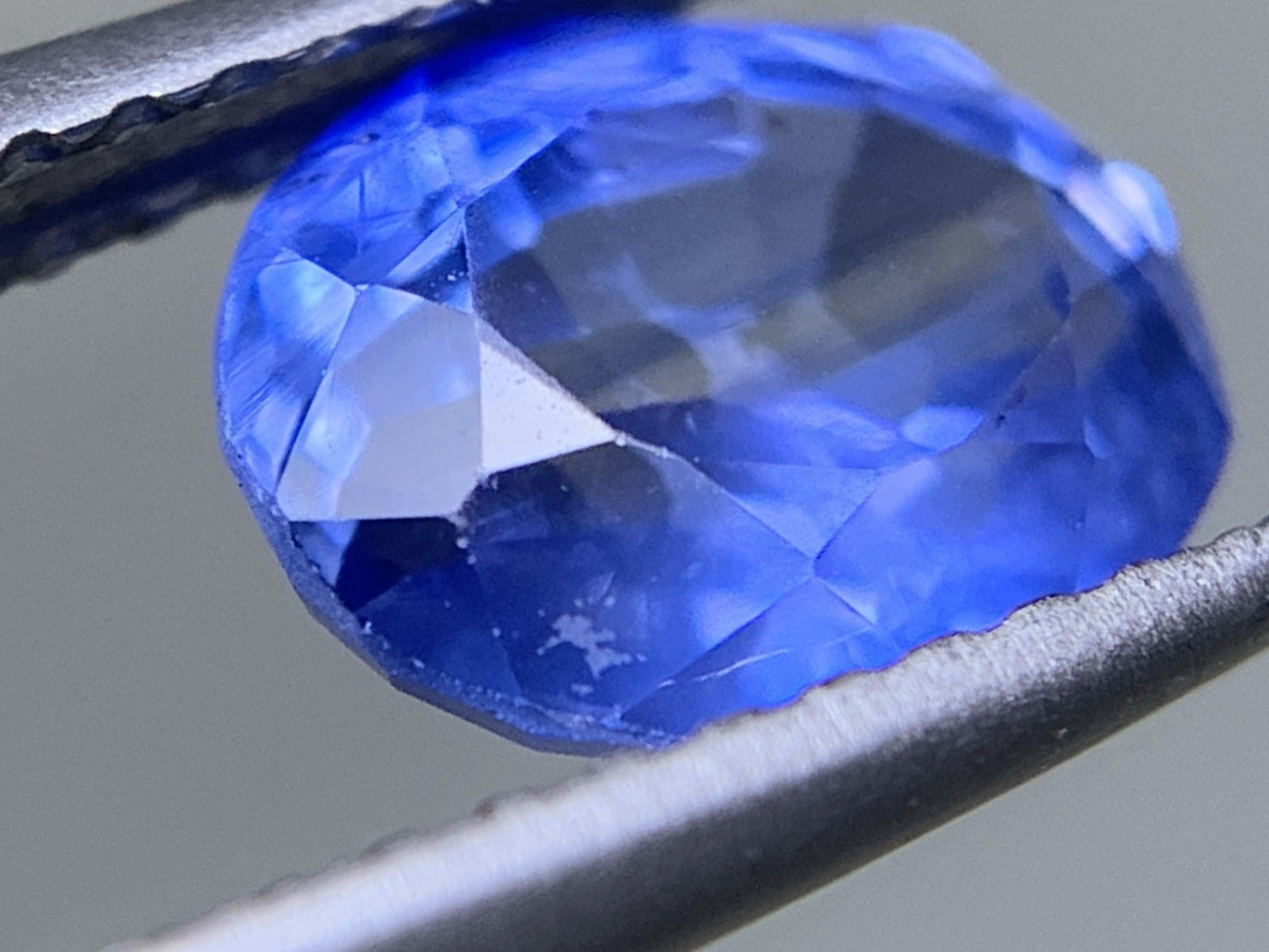 サファイア 1.751ct  宝石ソーティング付き  7.7㎜×6.1㎜×3.8㎜  ルース（ 裸石 ） 1742Y