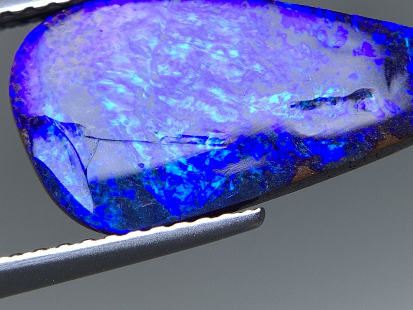 ボルダーオパール 4.135ct  宝石ソーティング付き  17.4㎜×9.2㎜×3.2㎜  天然 ルース（ 裸石 ） 4971Y