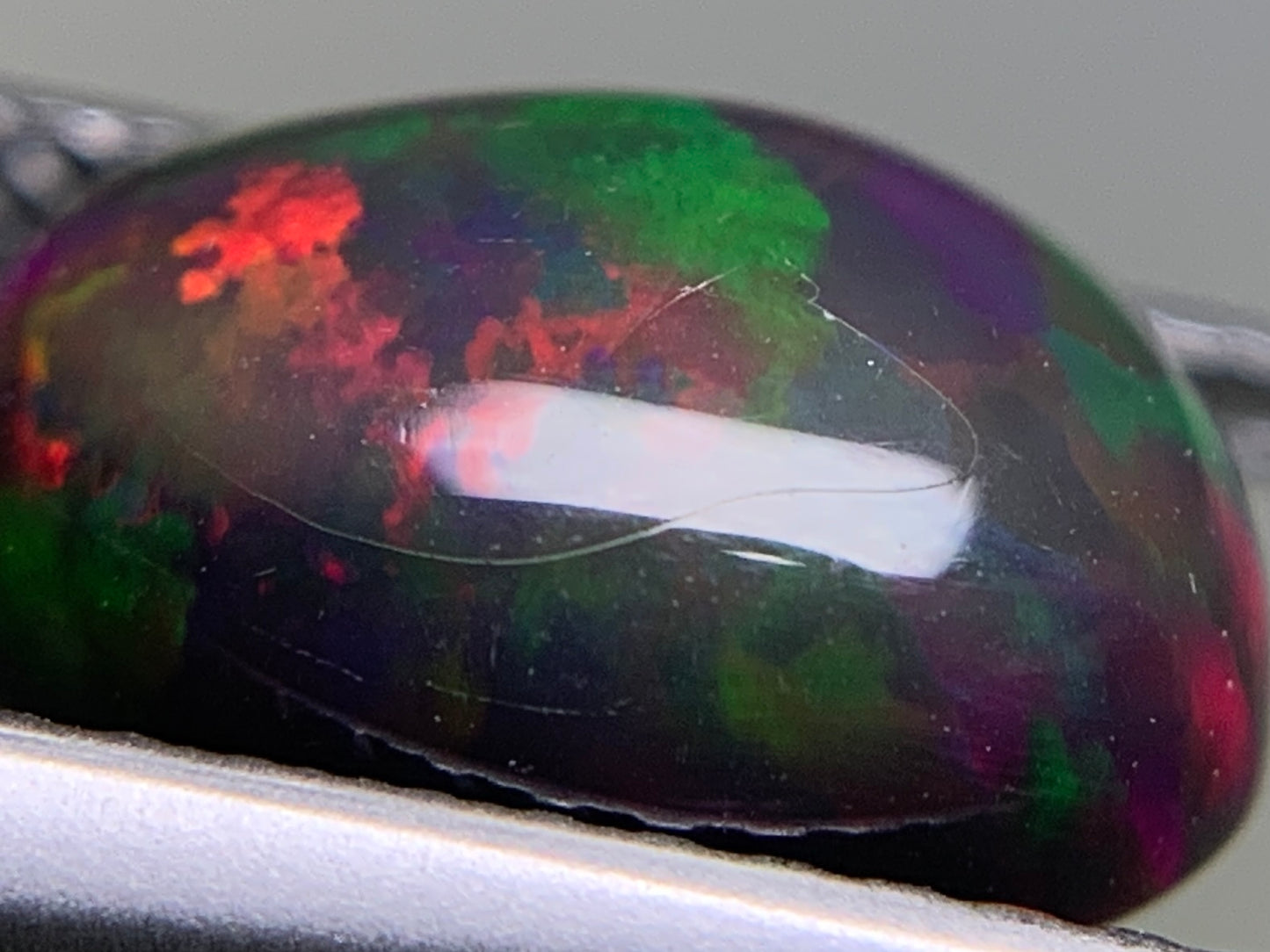 ブラックオパール(黒色化) 2.046ct 宝石ソーティング付き  10.6㎜×7.7㎜×4.8㎜  ルース（ 裸石 ） 3411Y