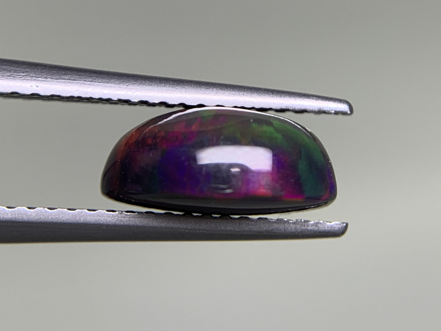 ブラックオパール(黒色化) 2.046ct 宝石ソーティング付き  10.6㎜×7.7㎜×4.8㎜  ルース（ 裸石 ） 3411Y