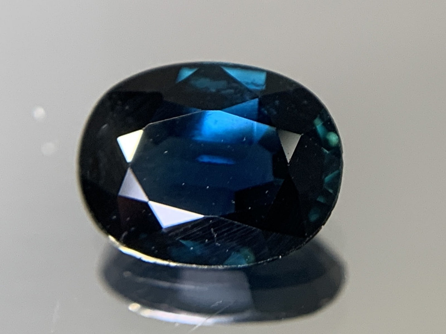 サファイア 天然 1.417ct 宝石ソーティング付き 8.1㎜×6.3㎜×2.9㎜ ルース（ 裸石 ） 7715Y